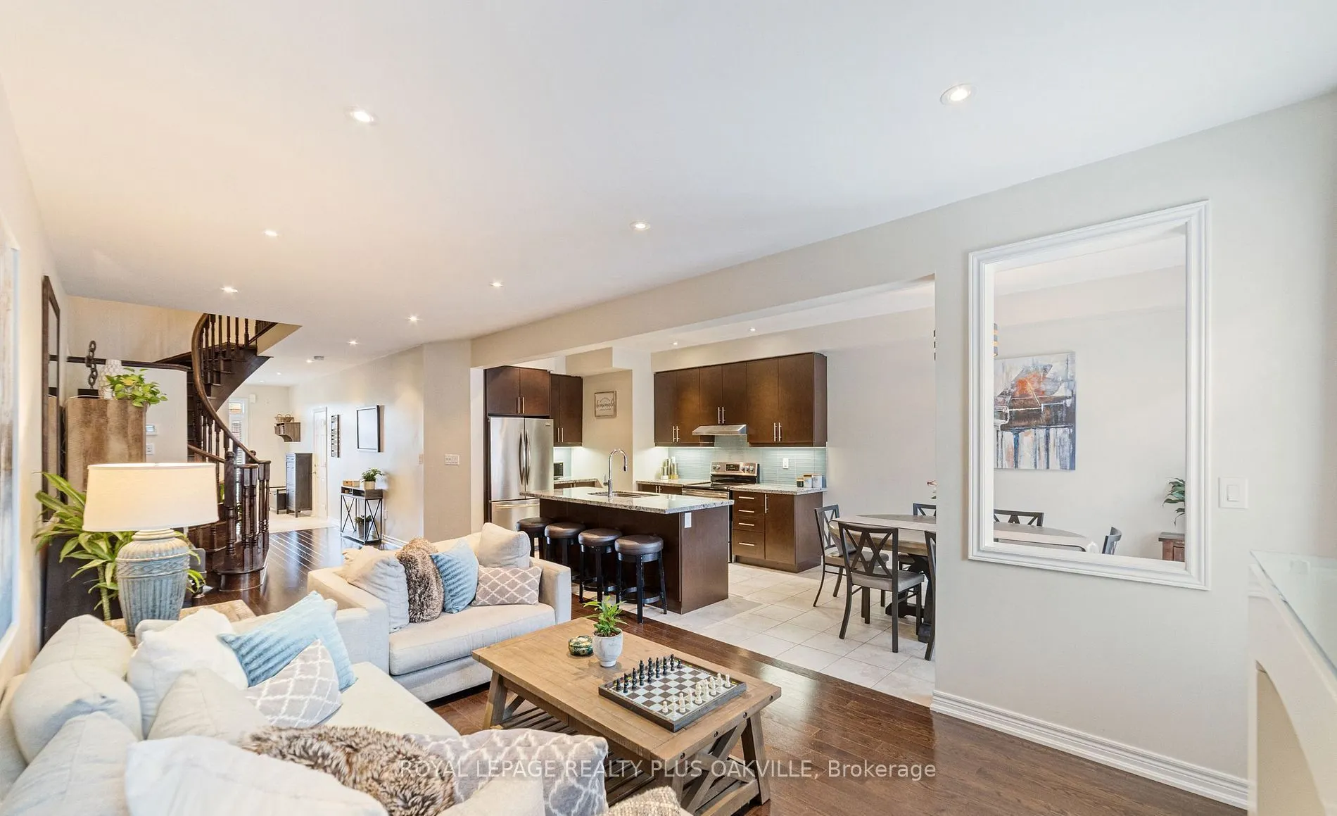 37 Diamond Leaf Lane