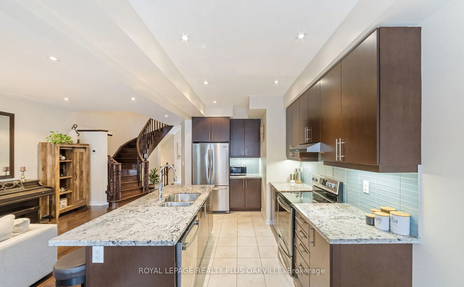 37 Diamond Leaf Lane
