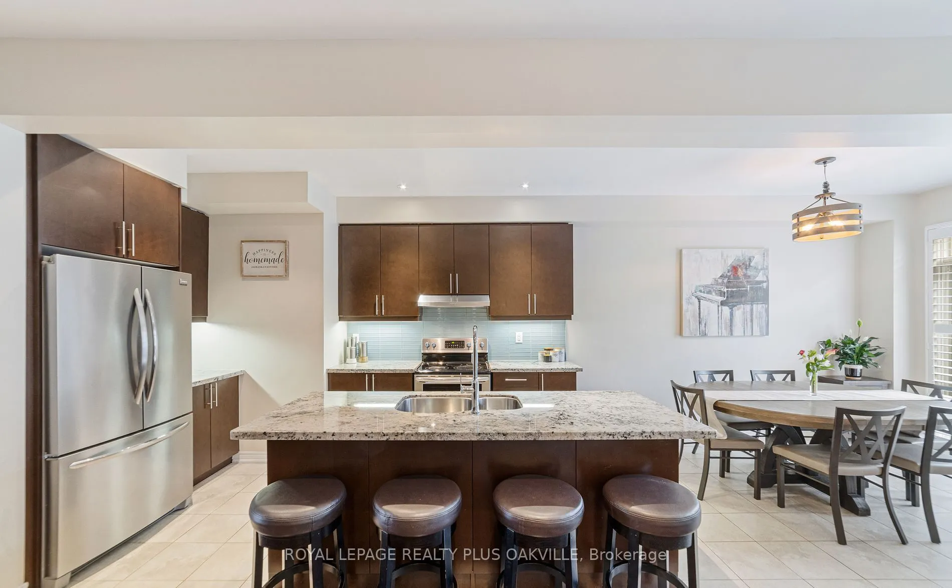 37 Diamond Leaf Lane