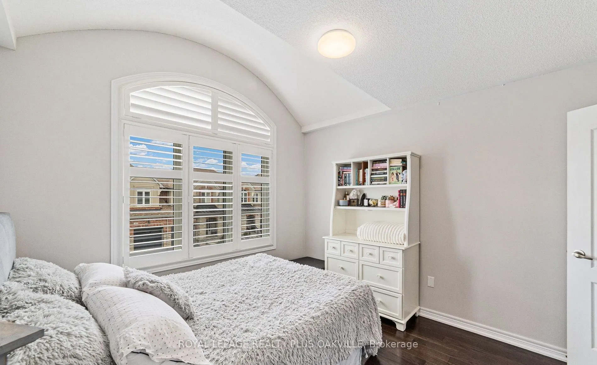 37 Diamond Leaf Lane