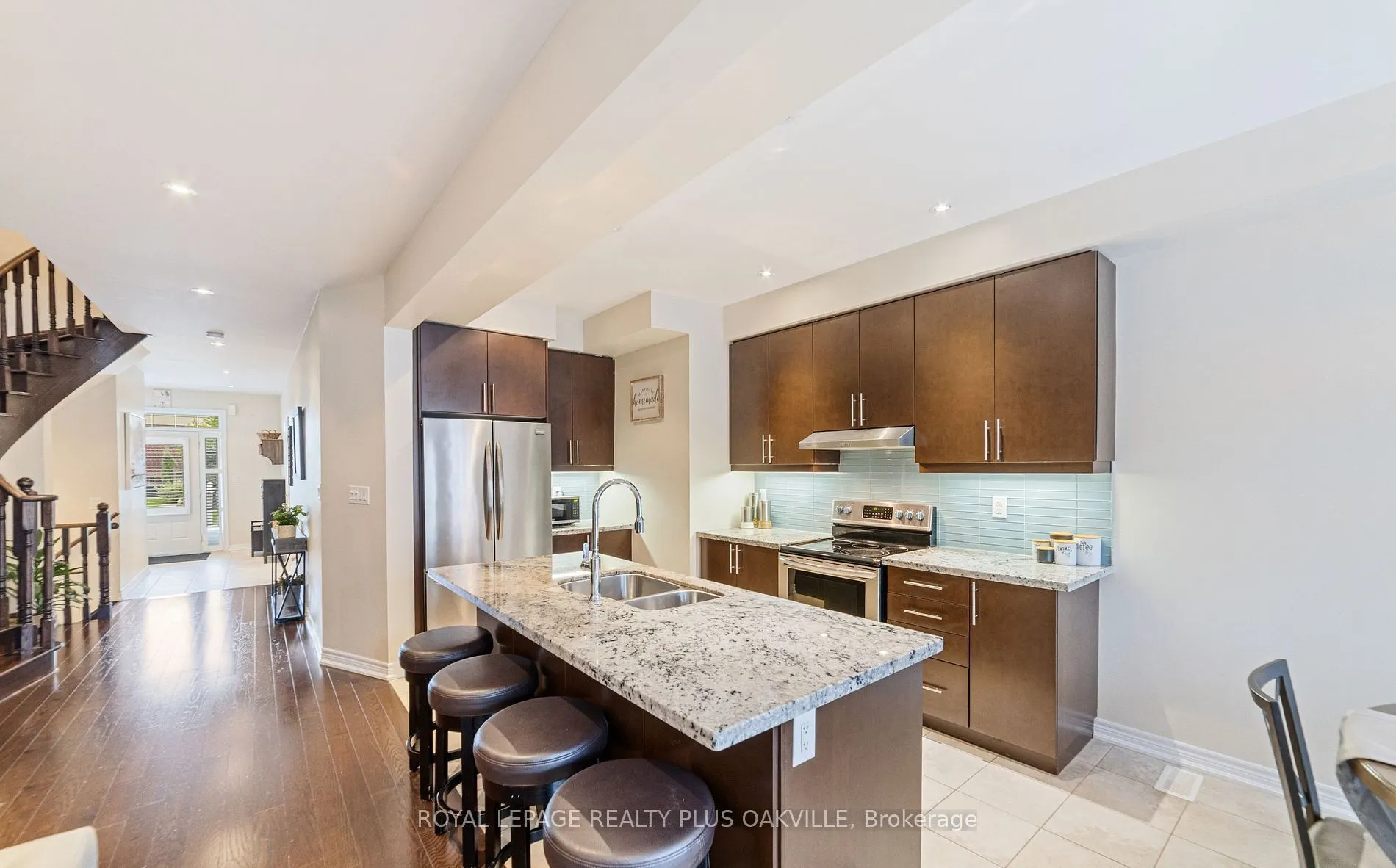 37 Diamond Leaf Lane