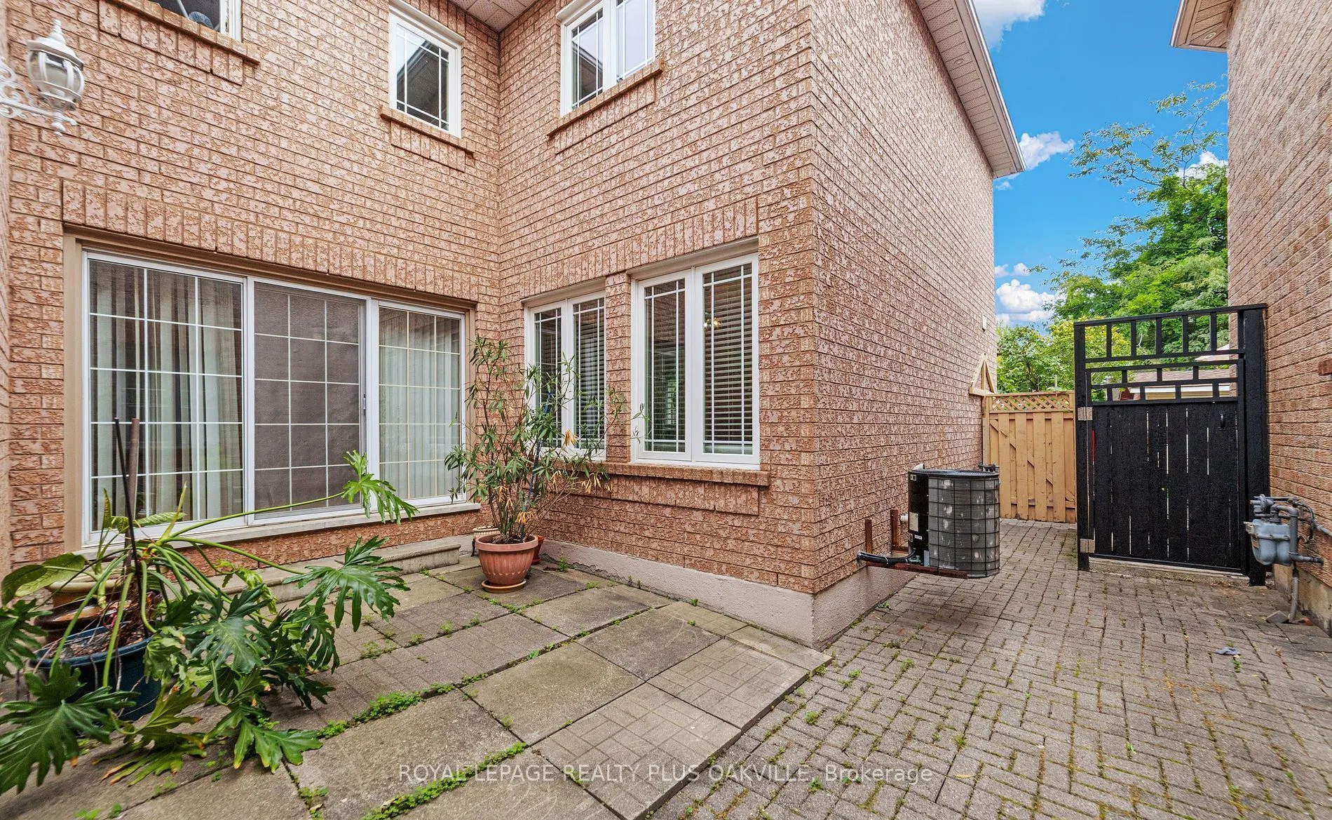 365 Turnberry Crescent