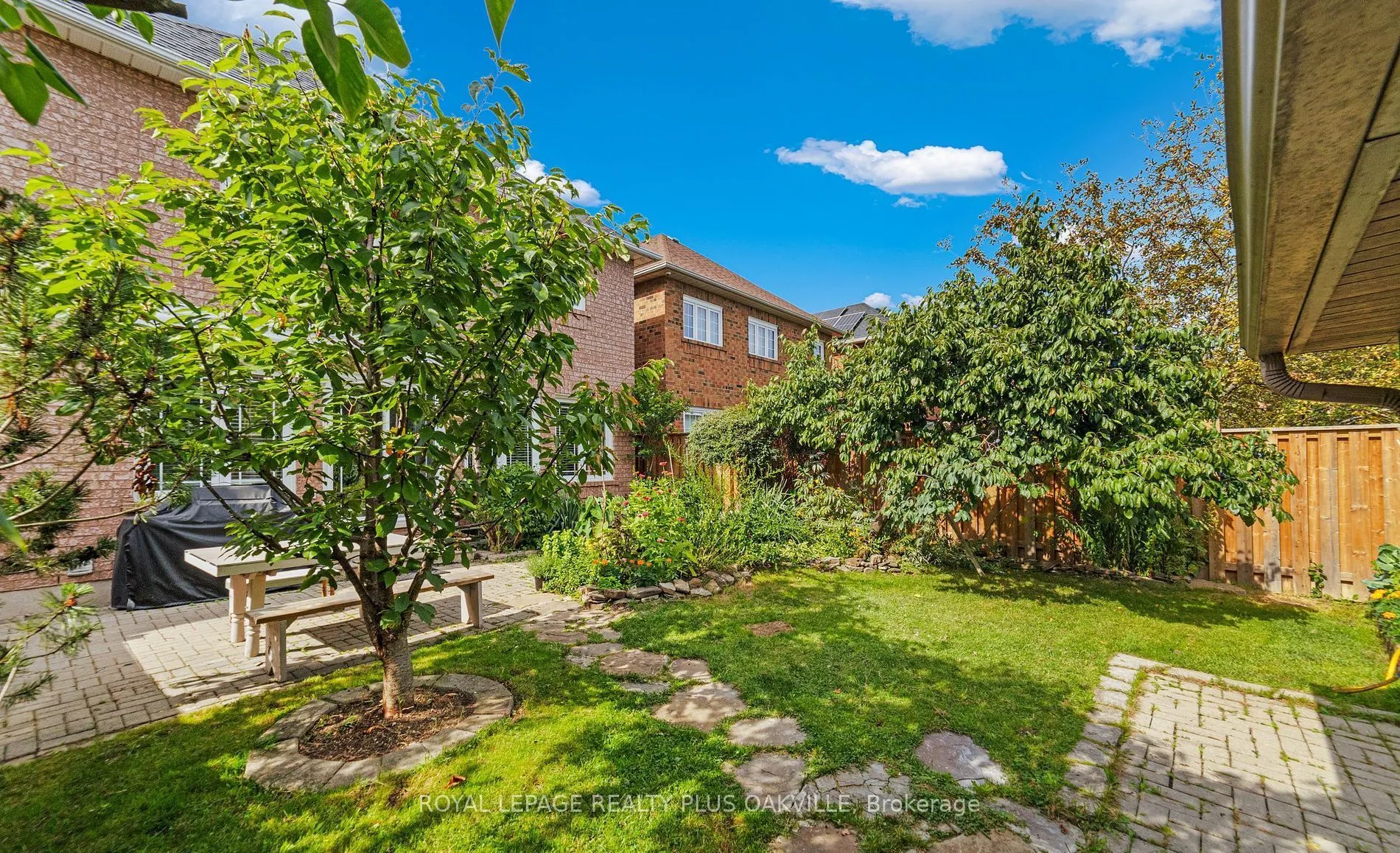365 Turnberry Crescent
