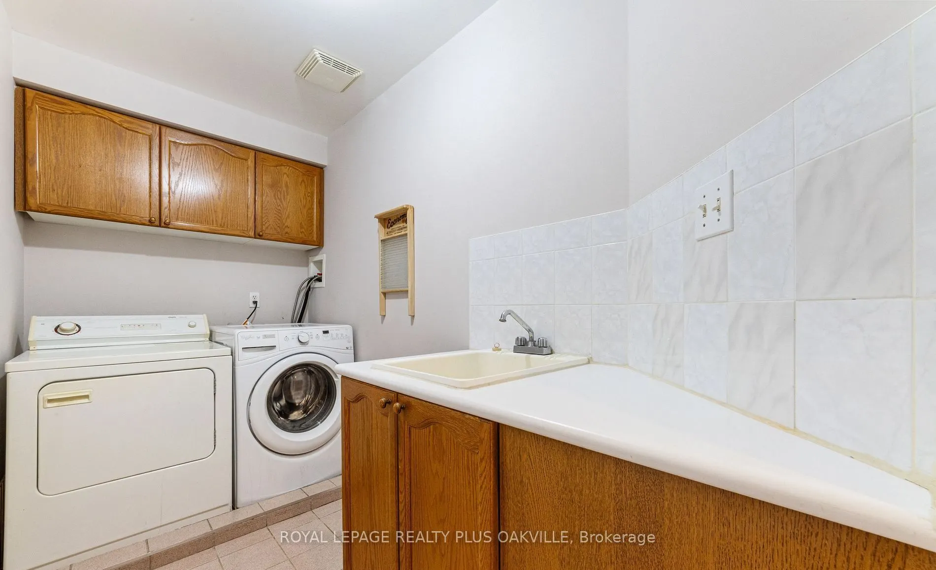 365 Turnberry Crescent