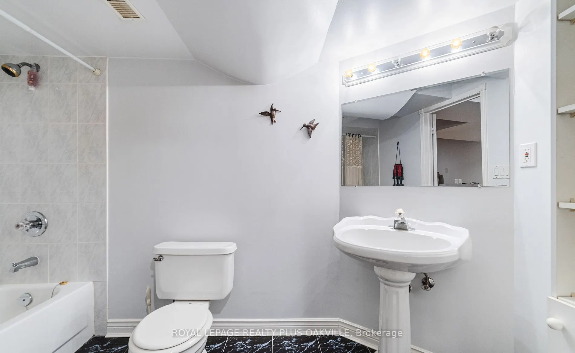 365 Turnberry Crescent