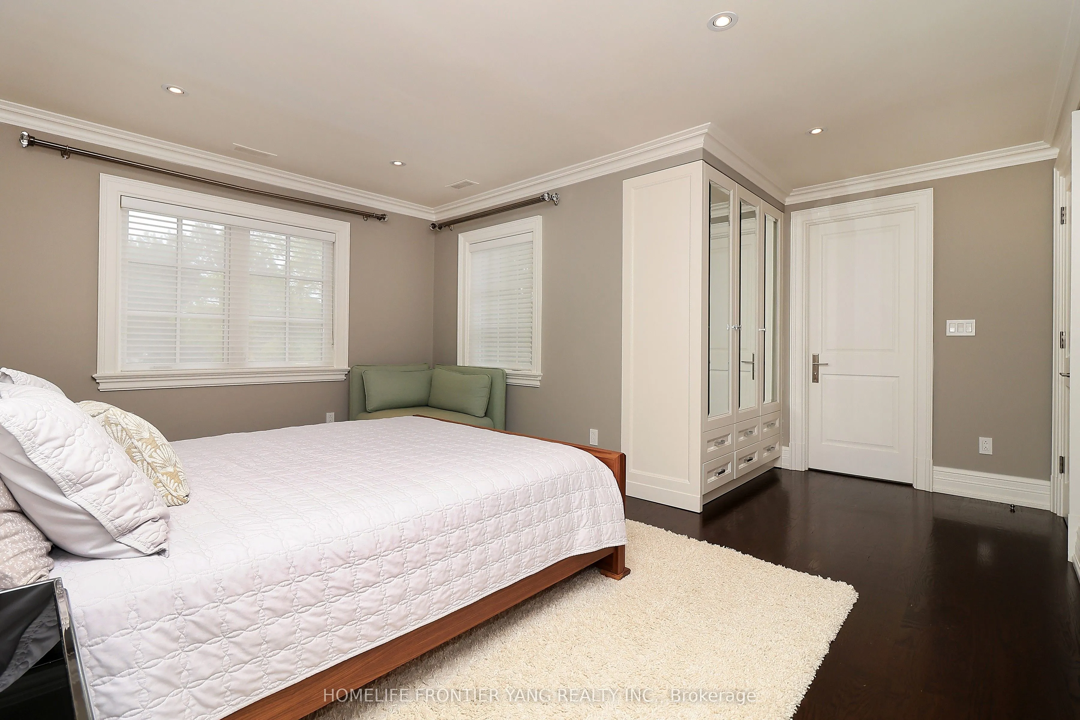 55 Burrows Avenue