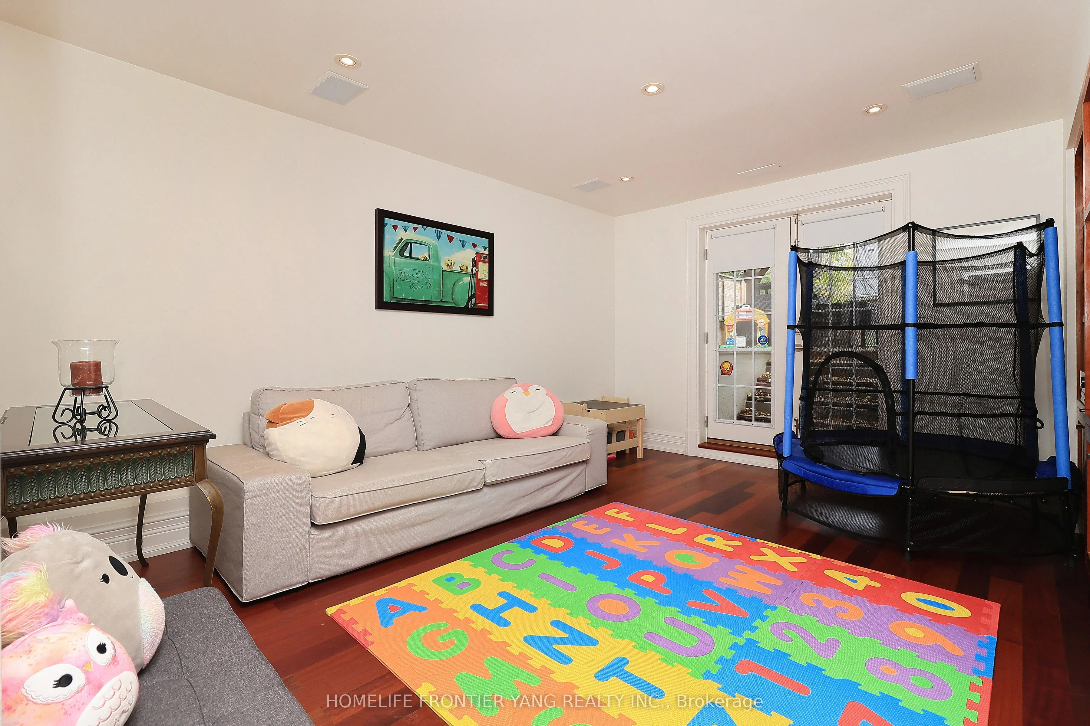 55 Burrows Avenue