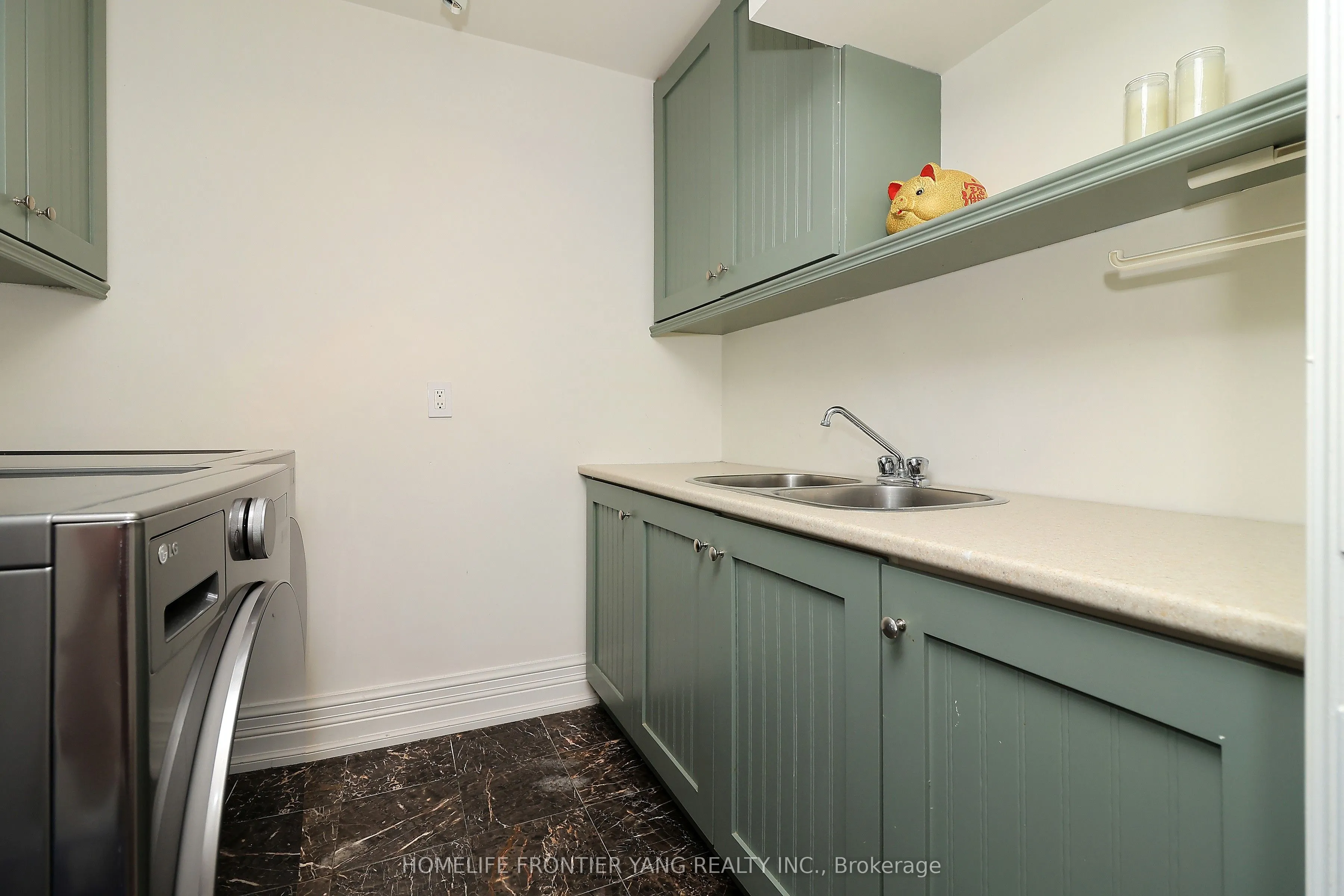 55 Burrows Avenue