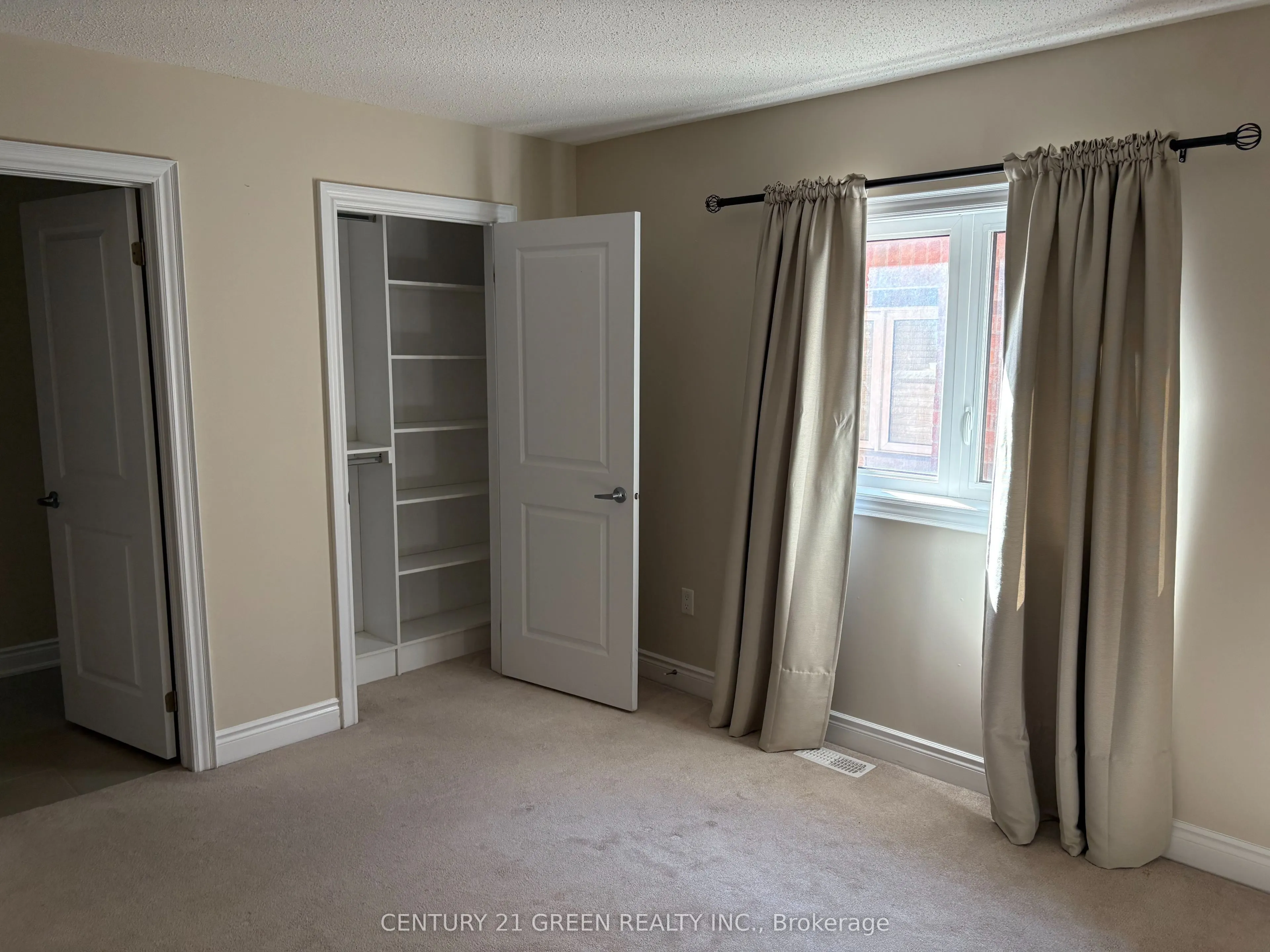16 Valleyway Drive