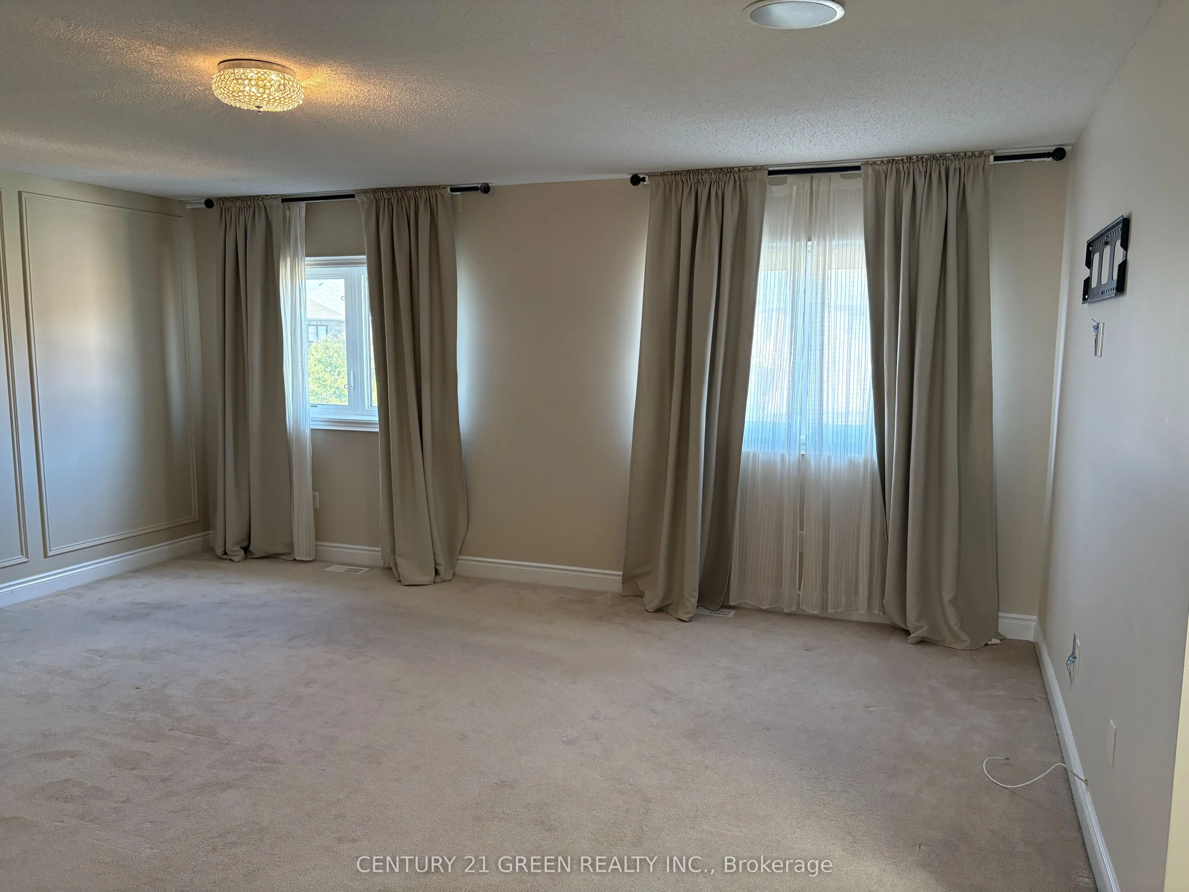 16 Valleyway Drive