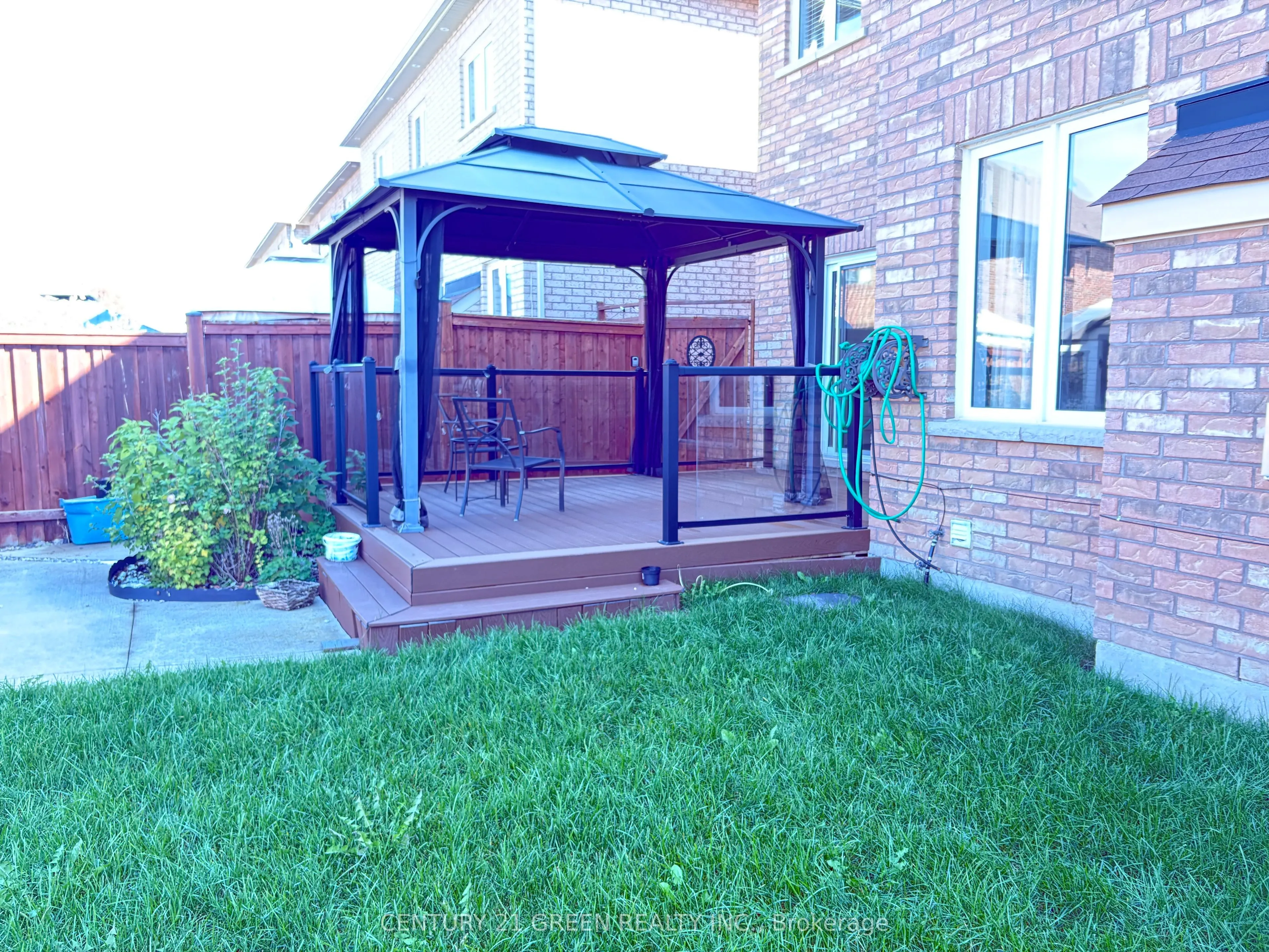16 Valleyway Drive