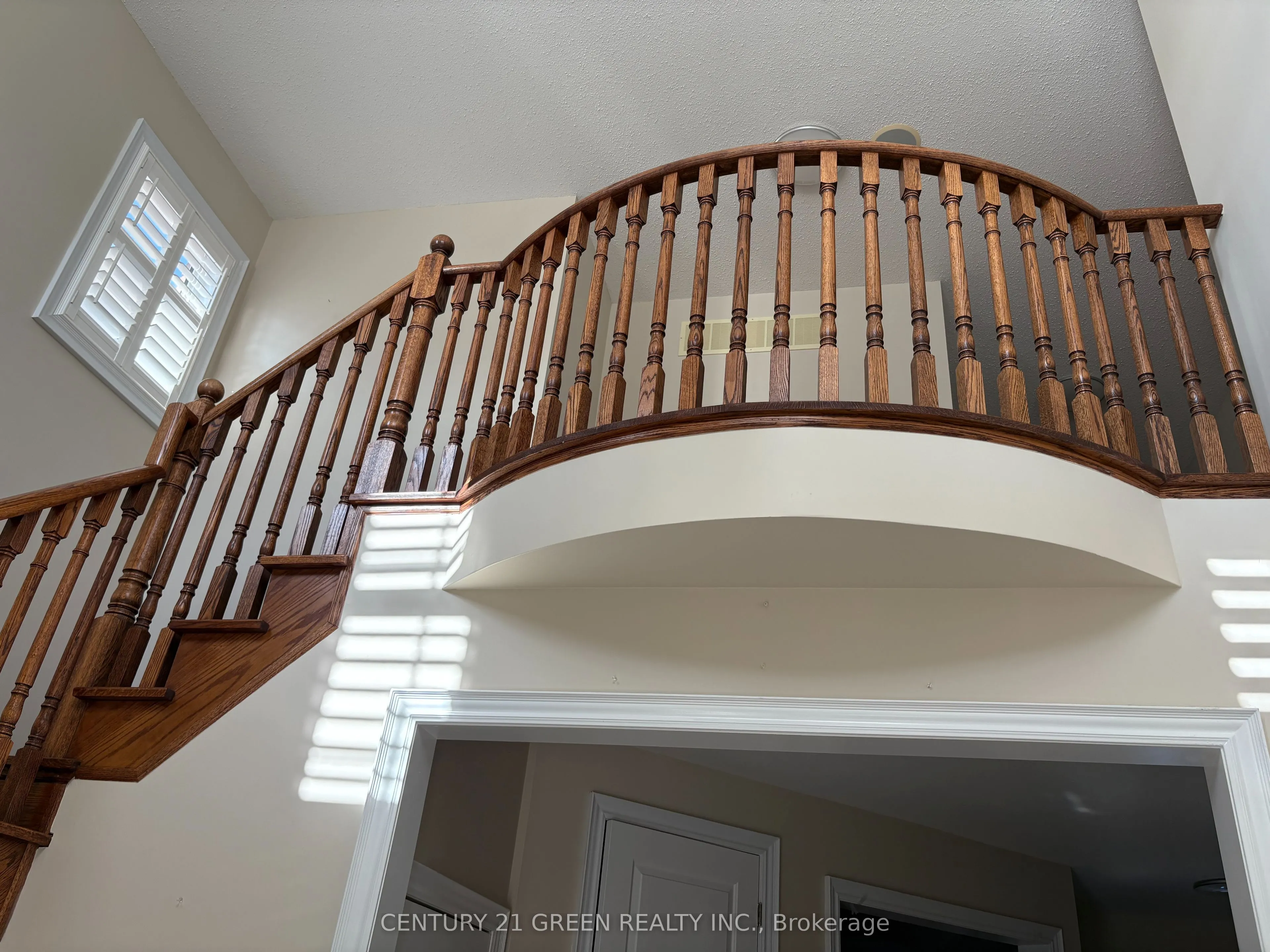 16 Valleyway Drive