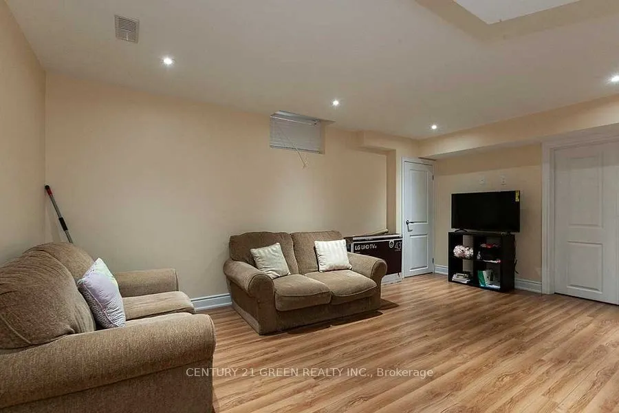 16 Valleyway Drive
