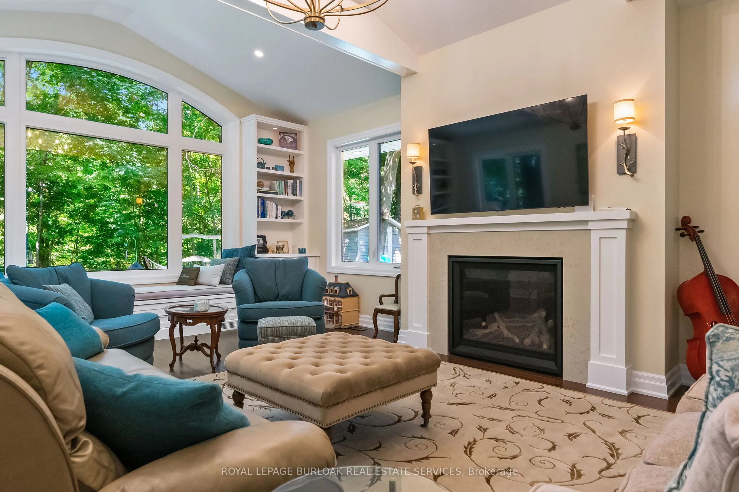 1318 Hillview Crescent