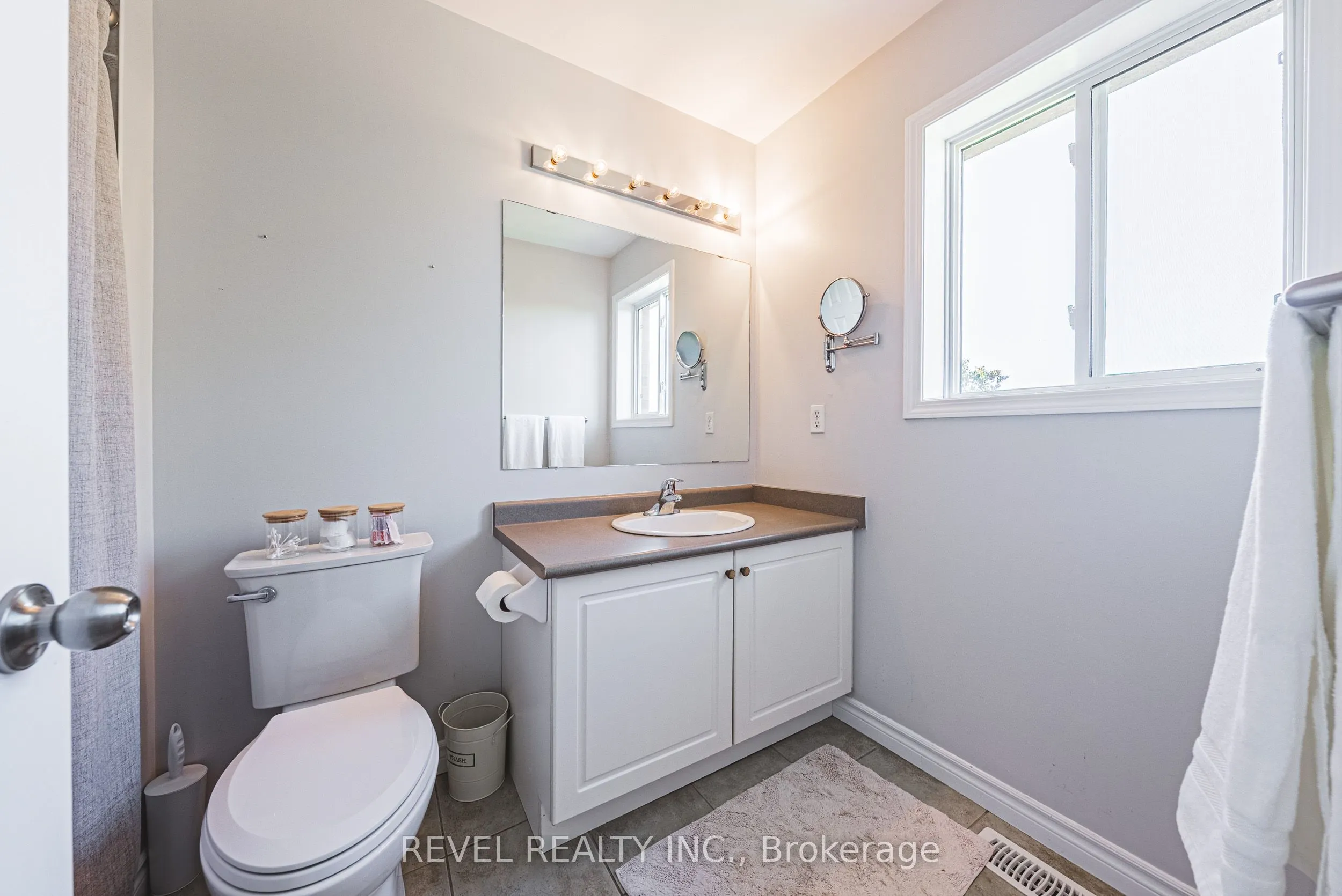 1188 Bonin Crescent