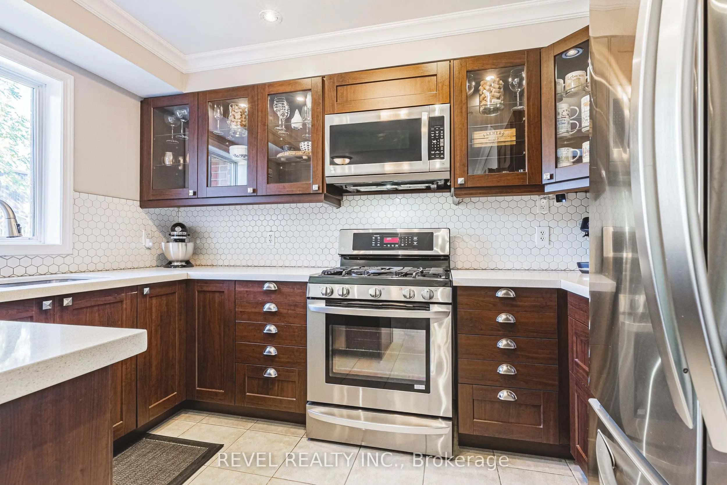 1188 Bonin Crescent