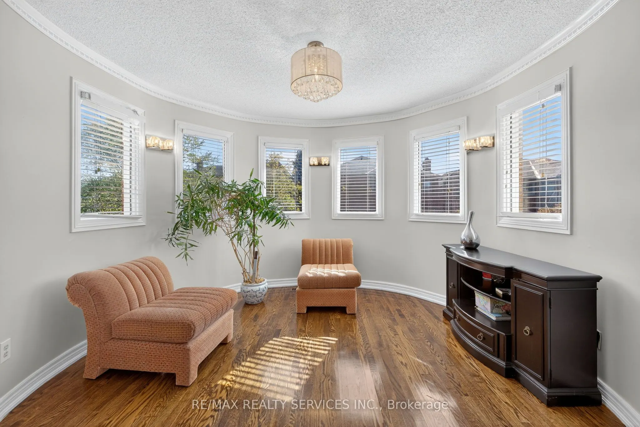 124 Royal Valley Drive