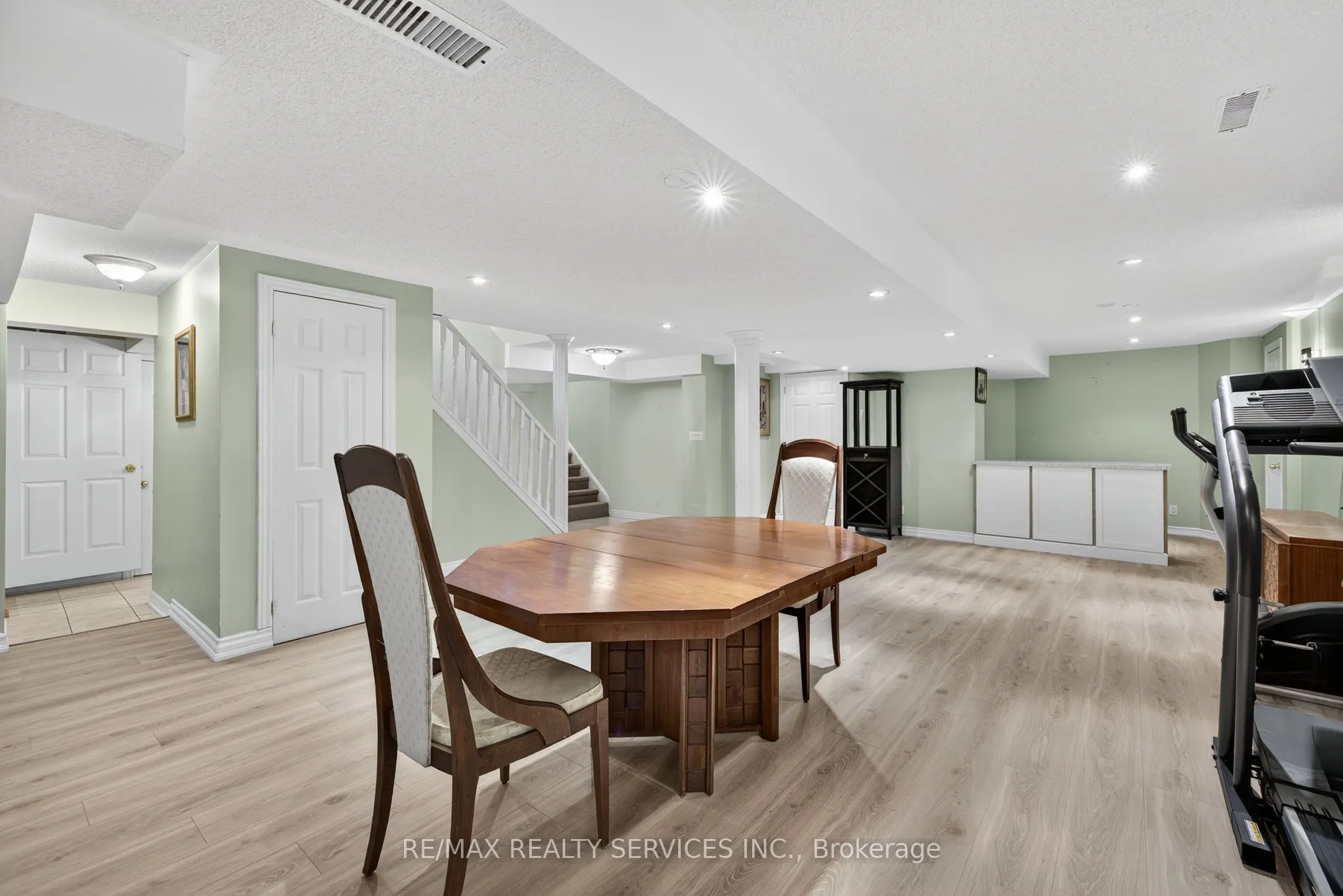 124 Royal Valley Drive