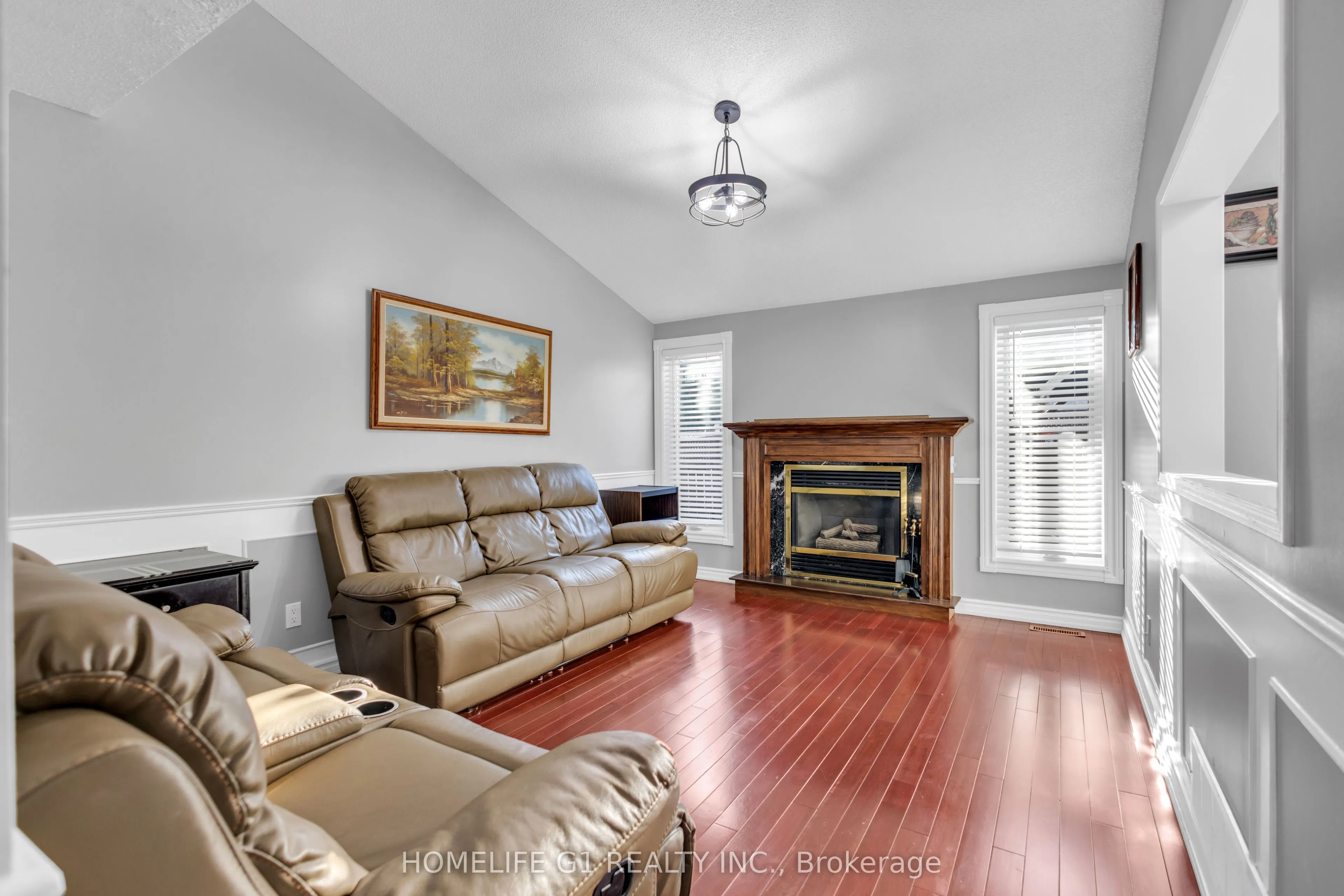 51 Rocky Mountain Crescent