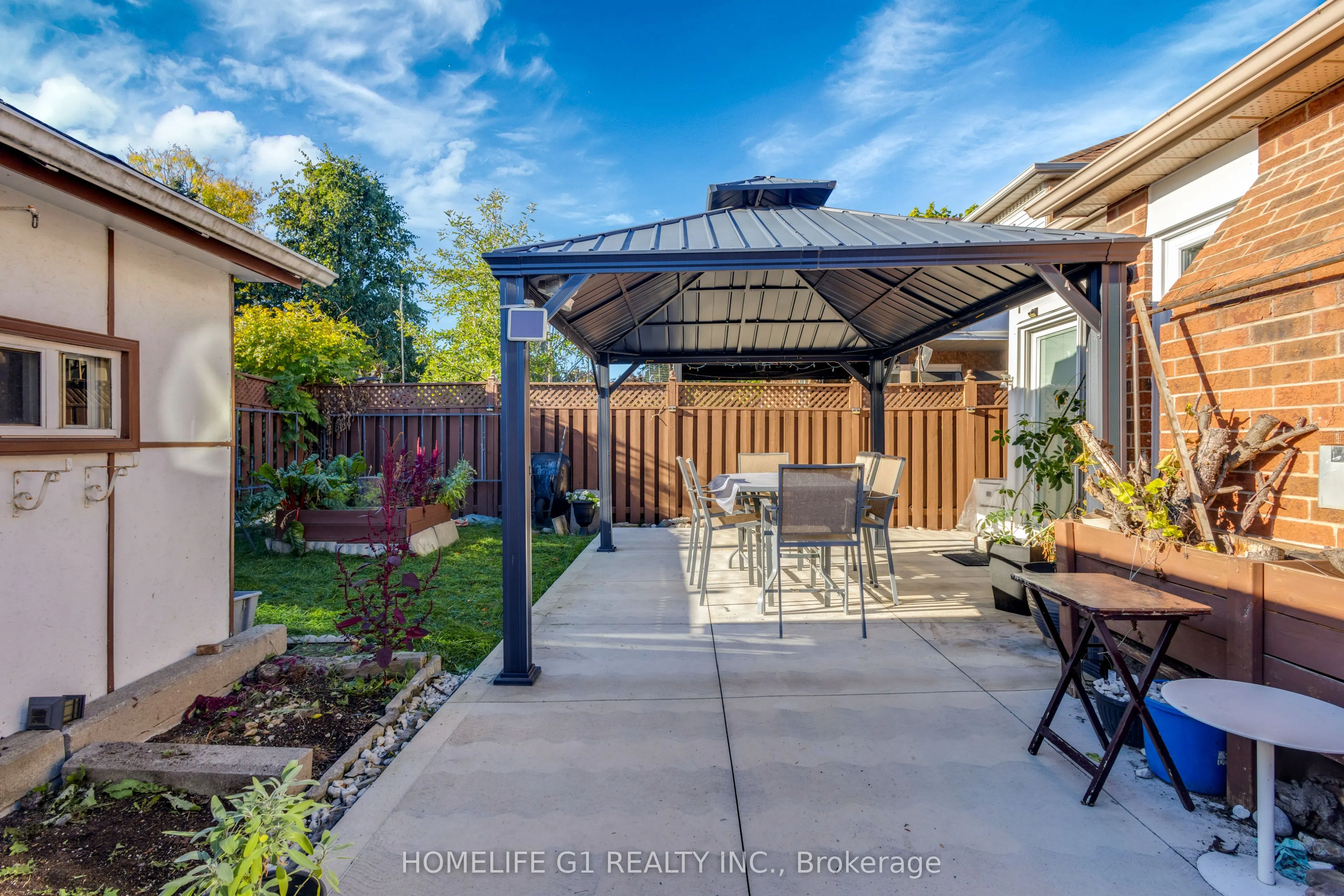 51 Rocky Mountain Crescent