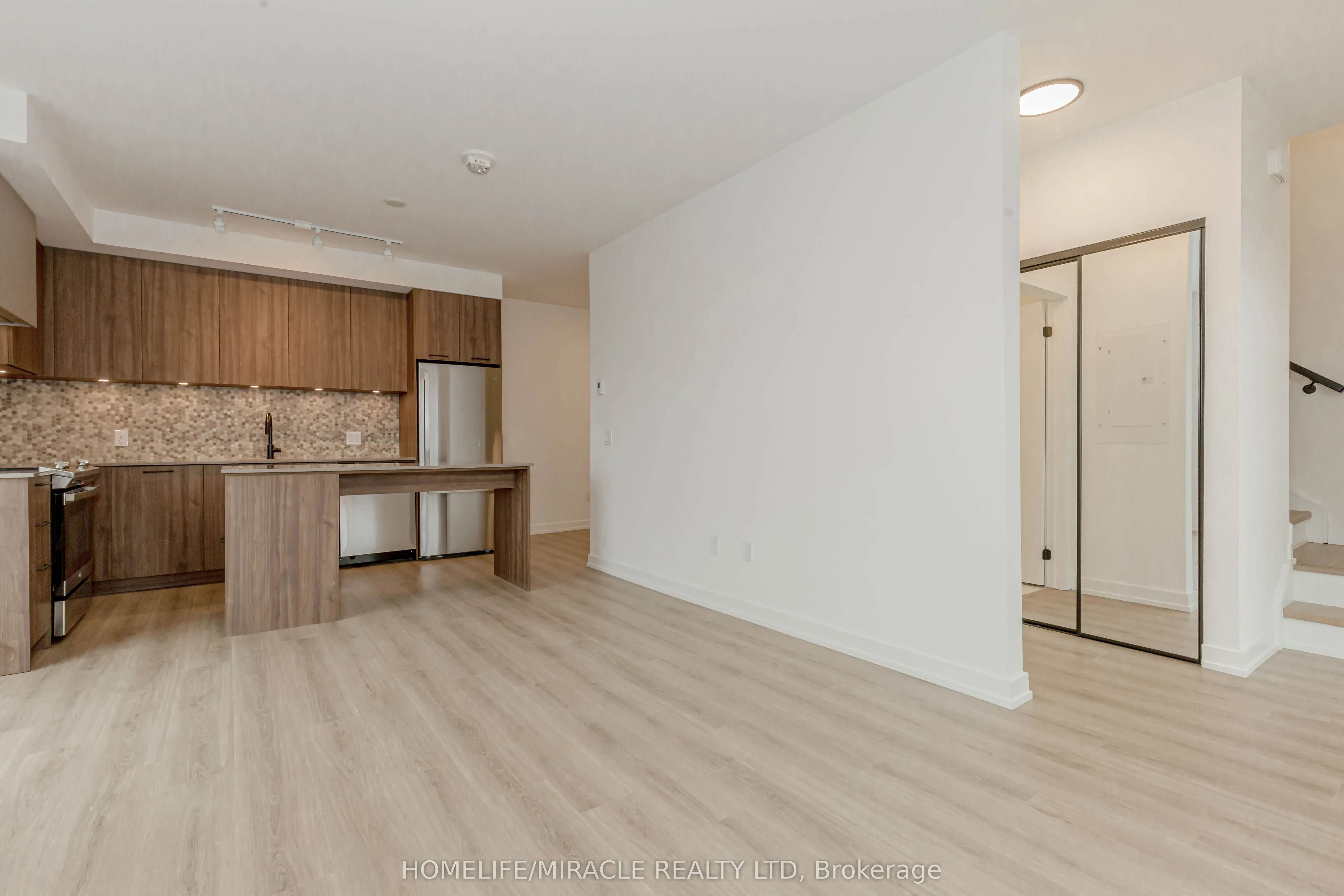 20 Lagerfeld Drive, ##11