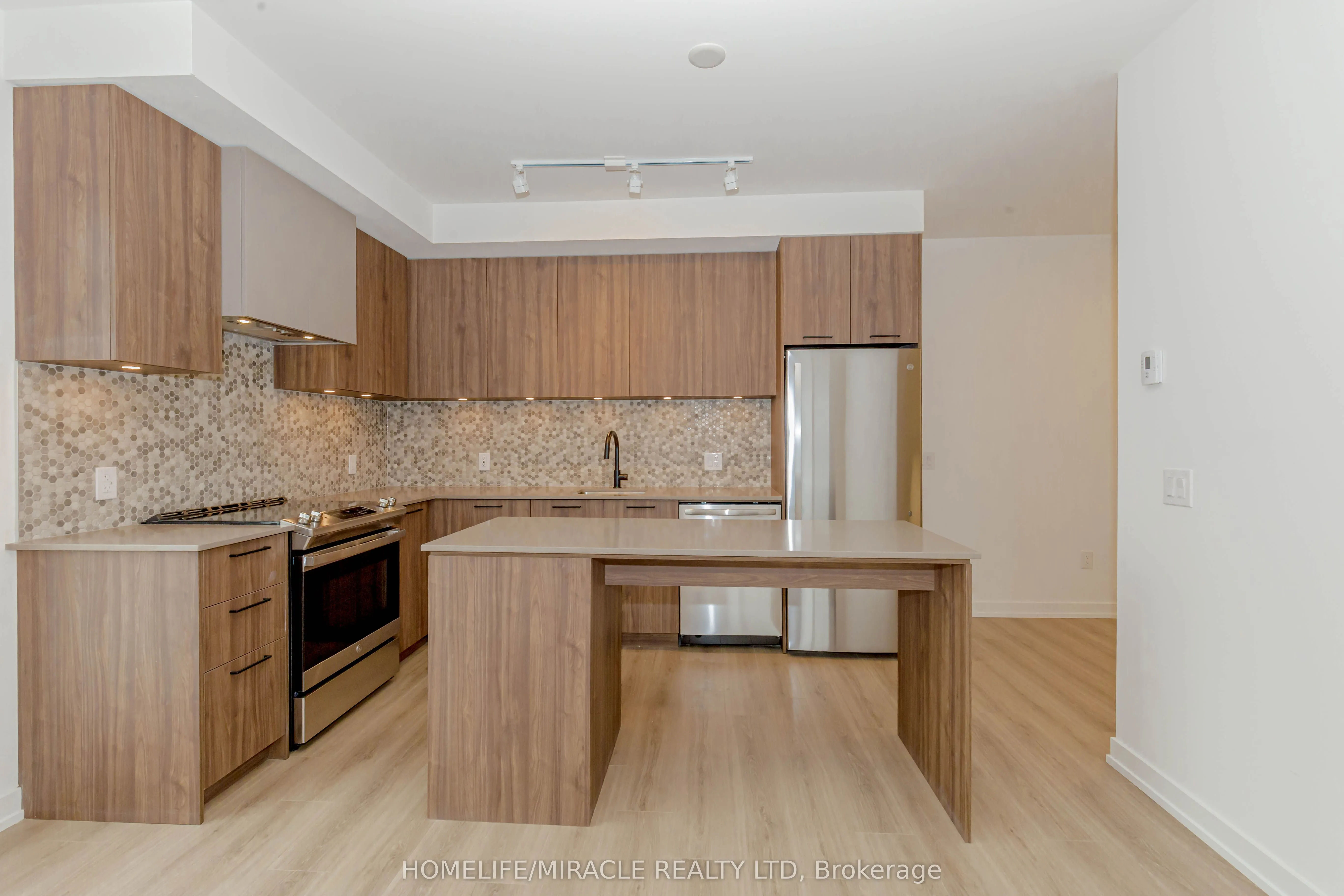 20 Lagerfeld Drive, ##11