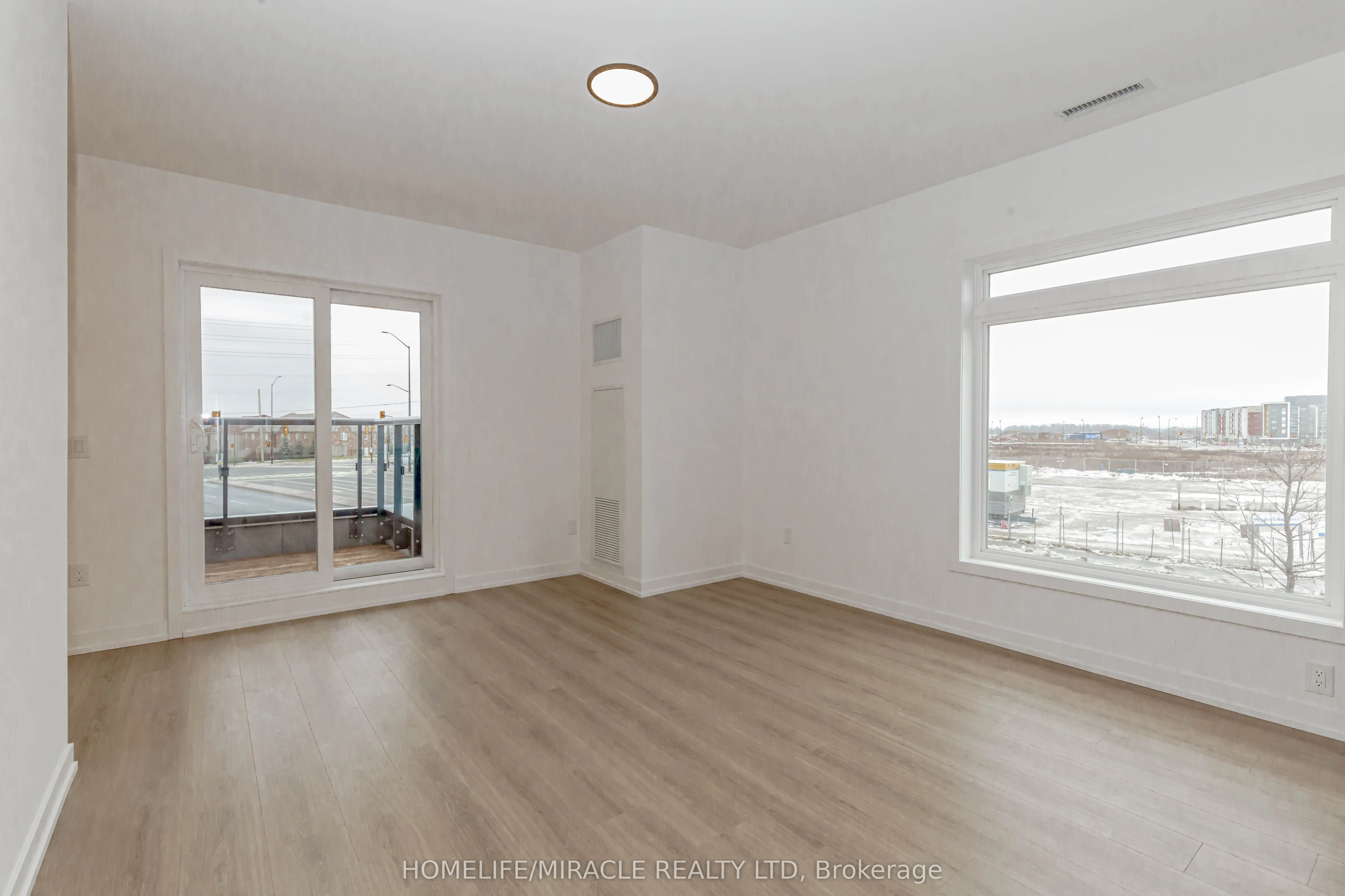 20 Lagerfeld Drive, ##11