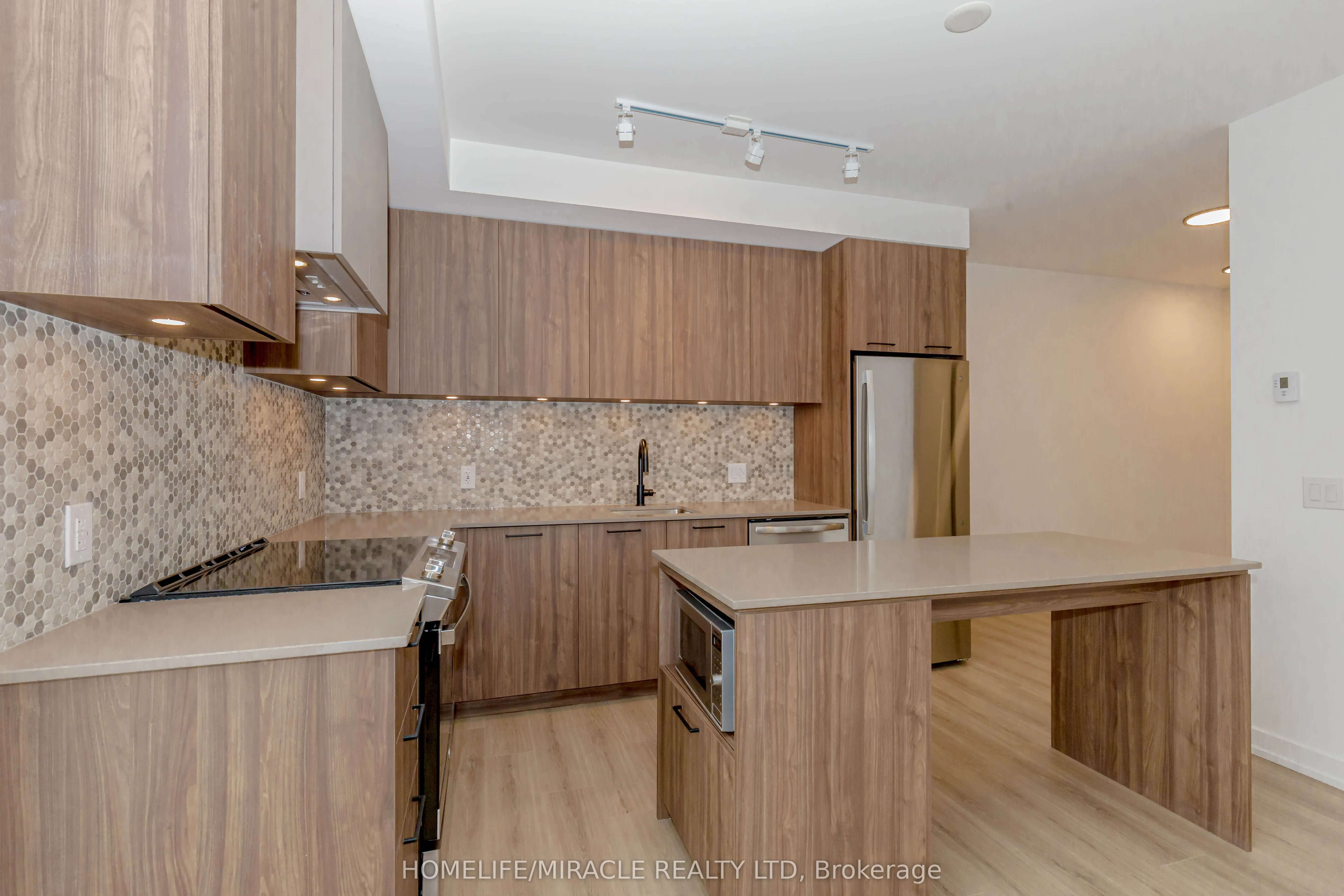 20 Lagerfeld Drive, ##11