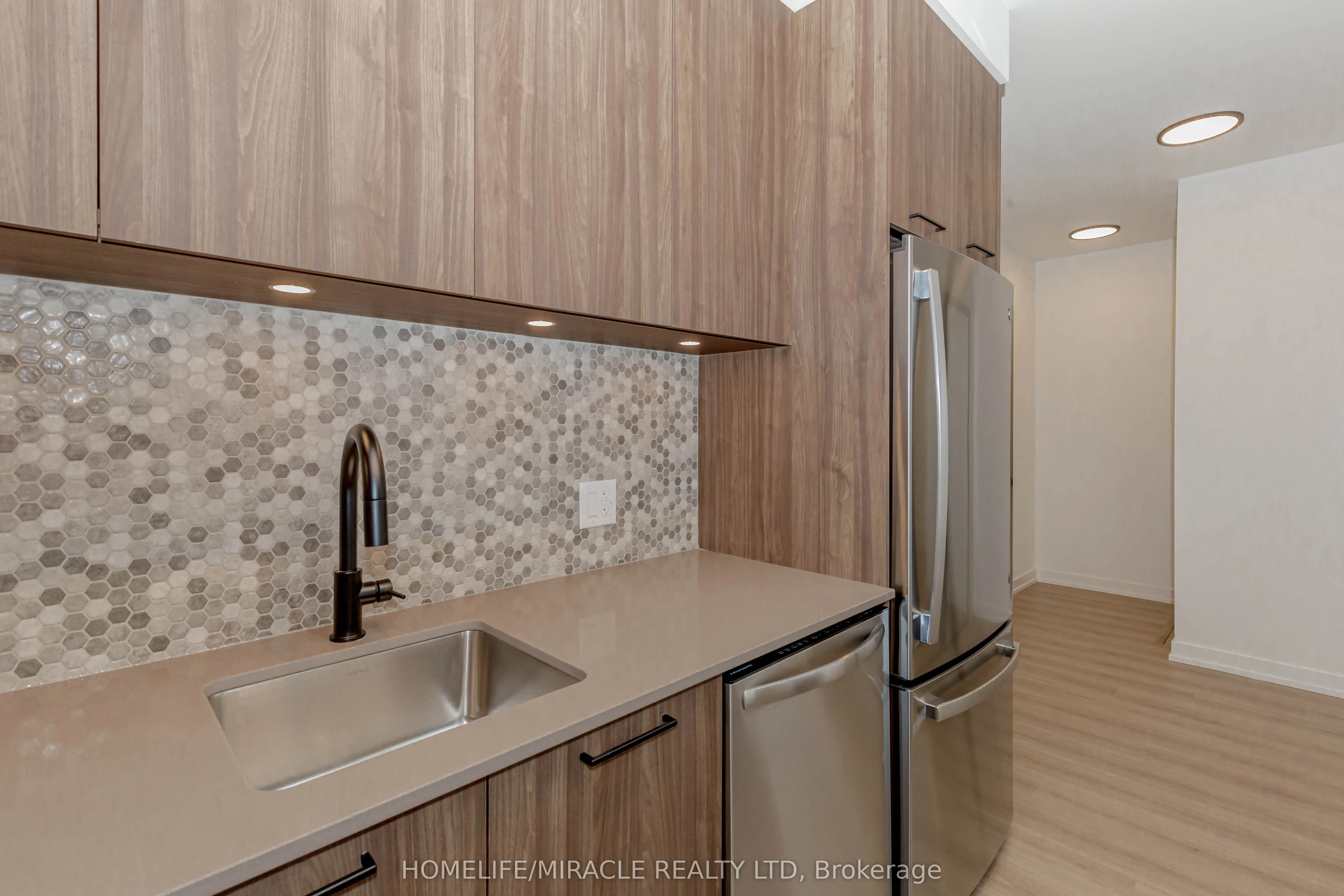 20 Lagerfeld Drive, ##11