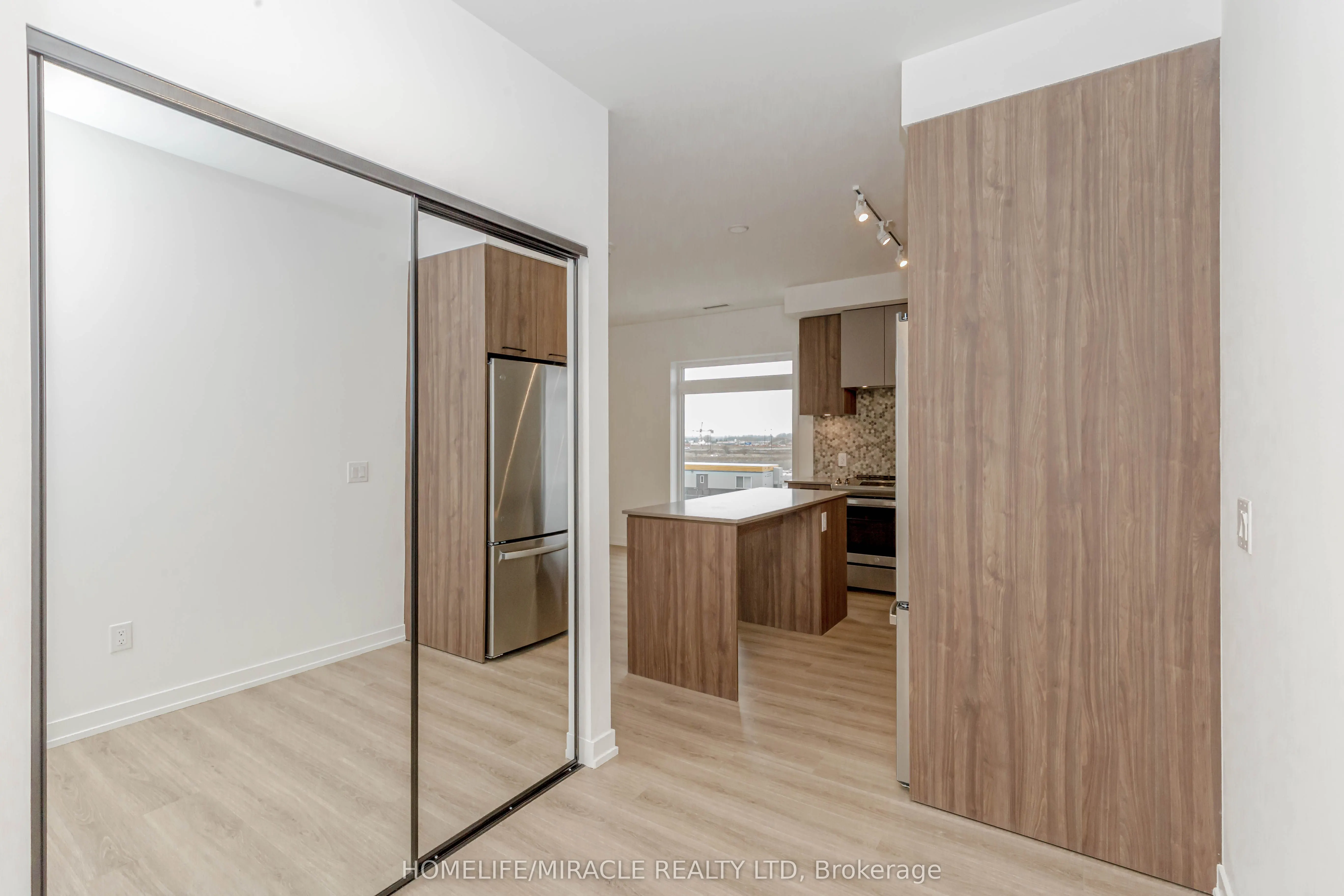 20 Lagerfeld Drive, ##11