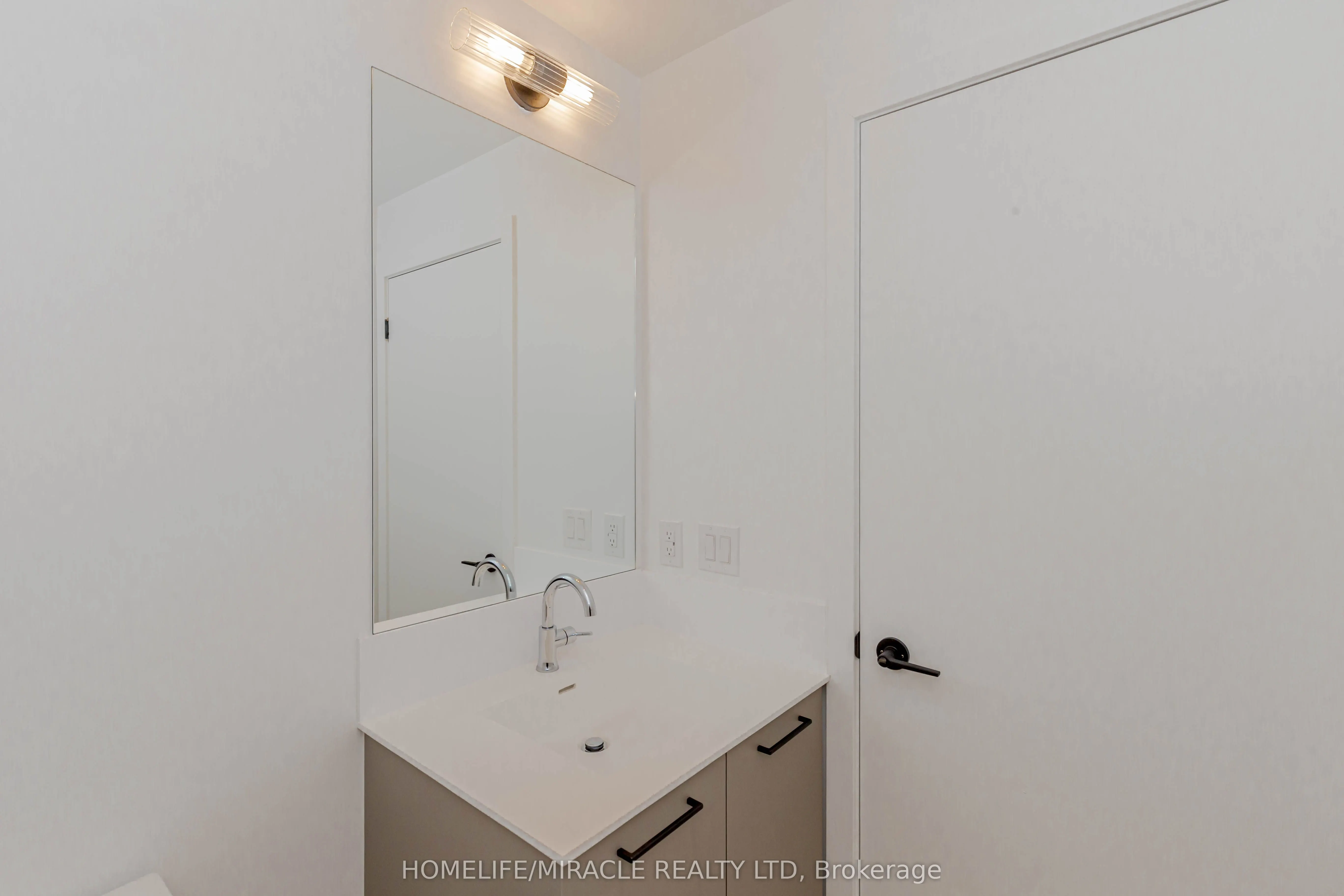 20 Lagerfeld Drive, ##11