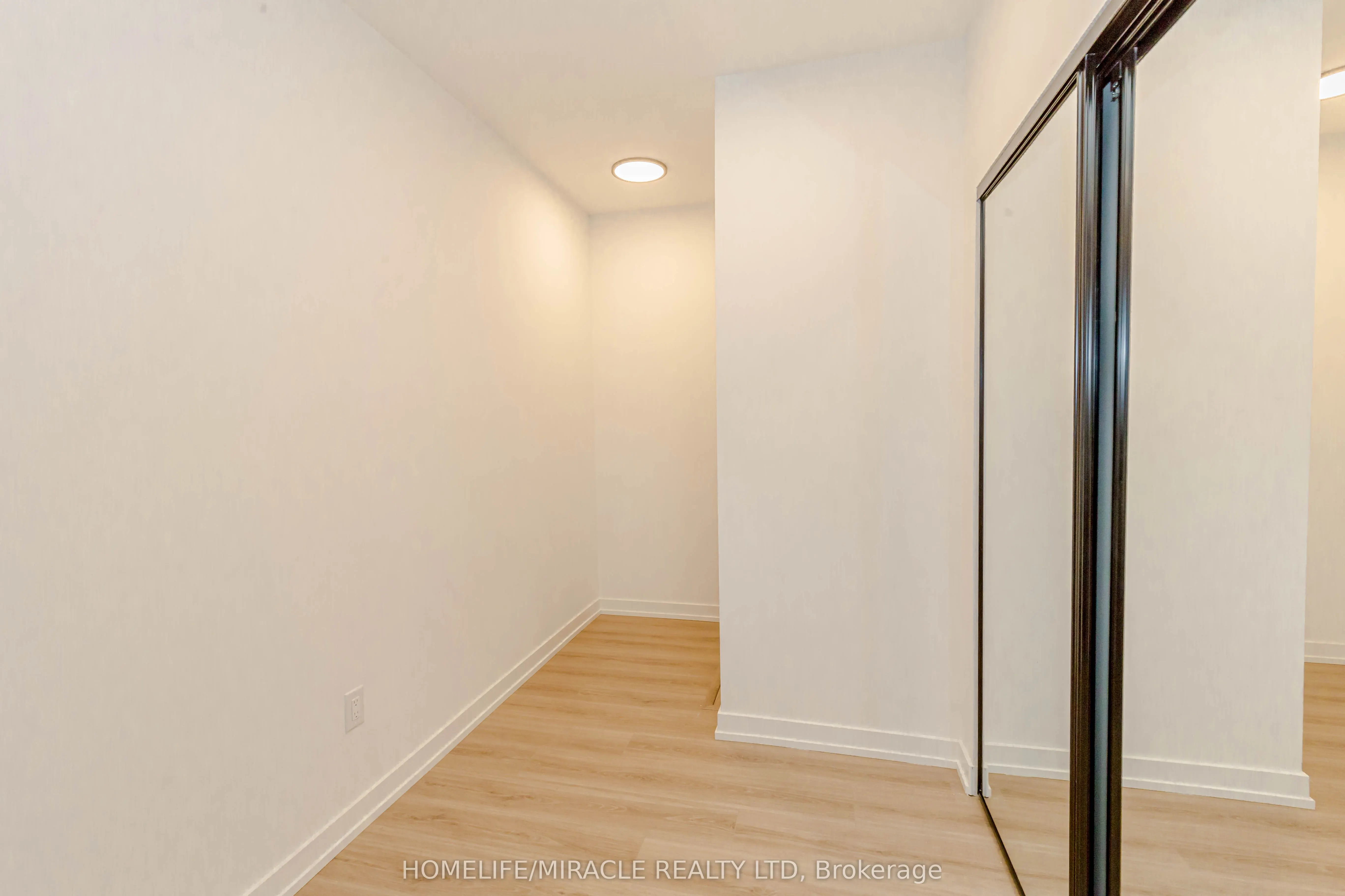20 Lagerfeld Drive, ##11