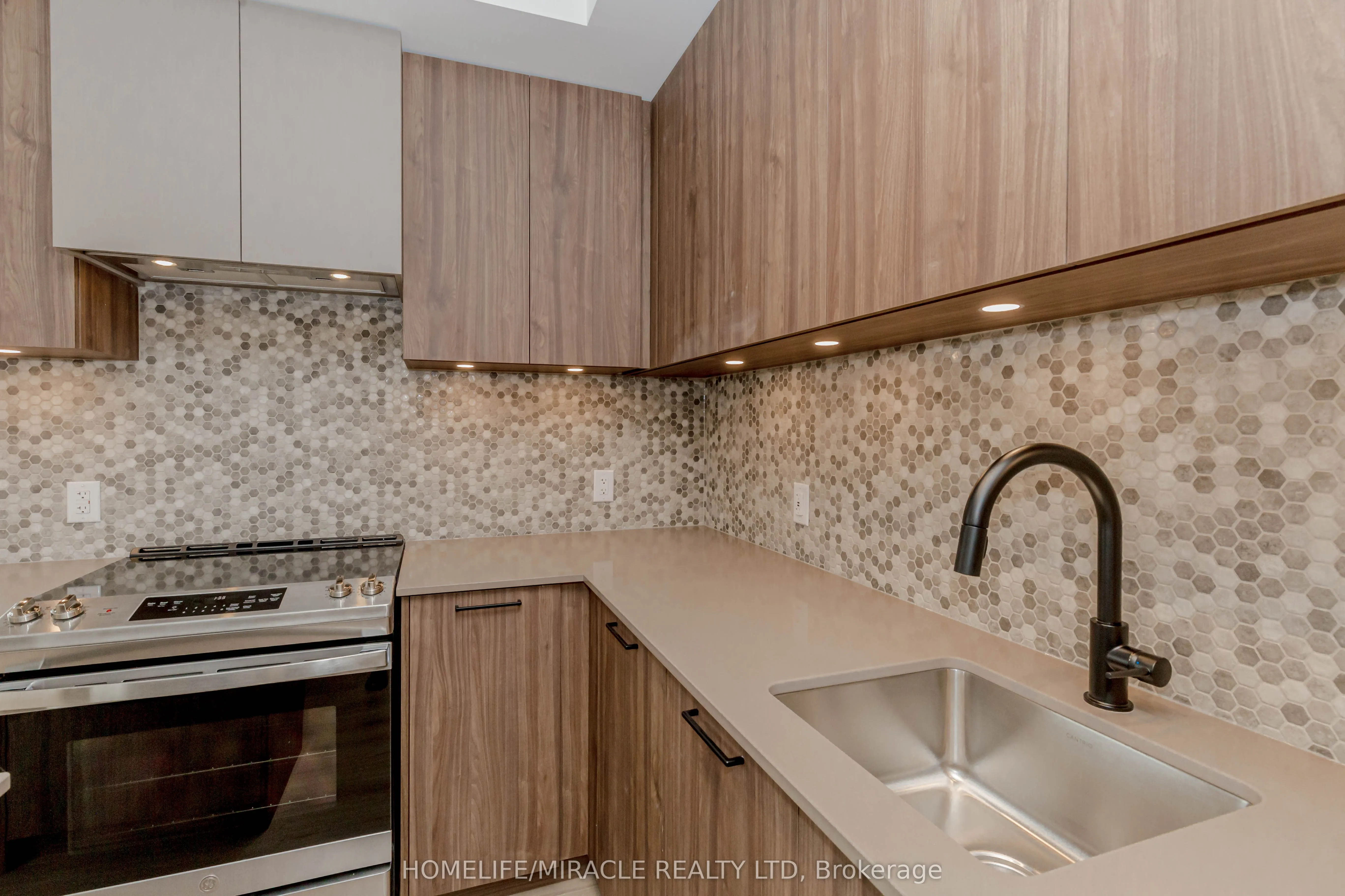 20 Lagerfeld Drive, ##11