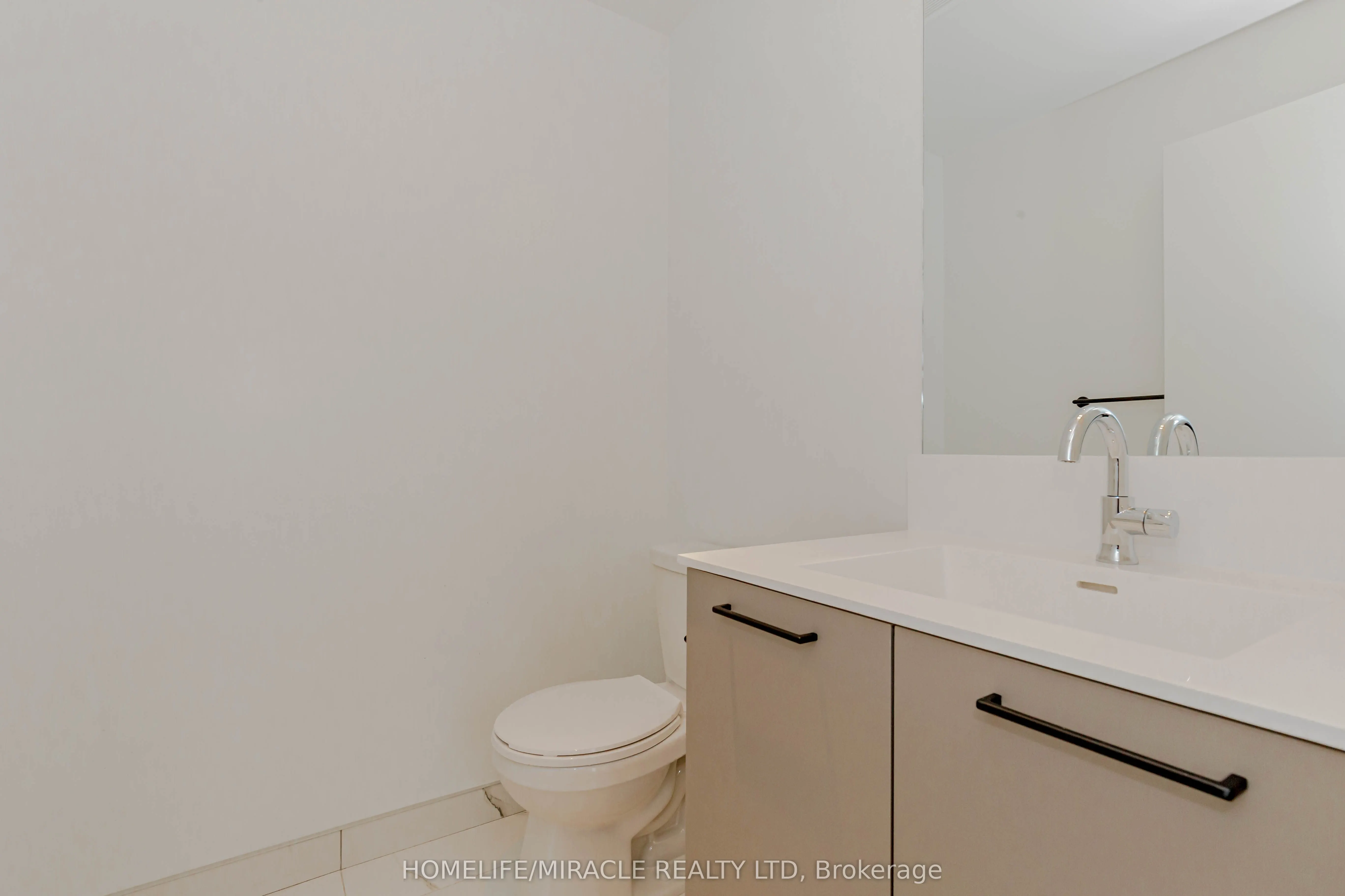 20 Lagerfeld Drive, ##11