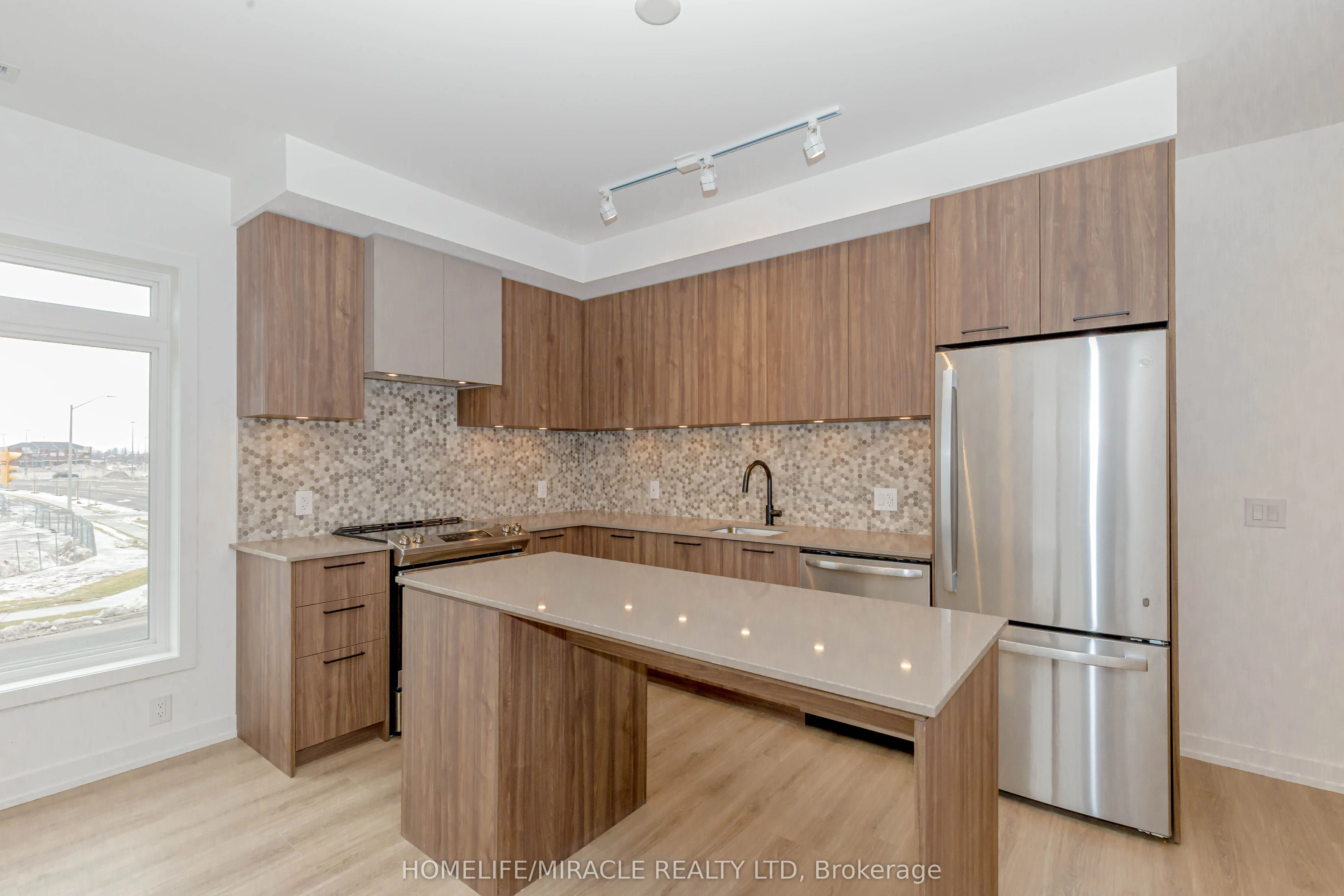 20 Lagerfeld Drive, ##11