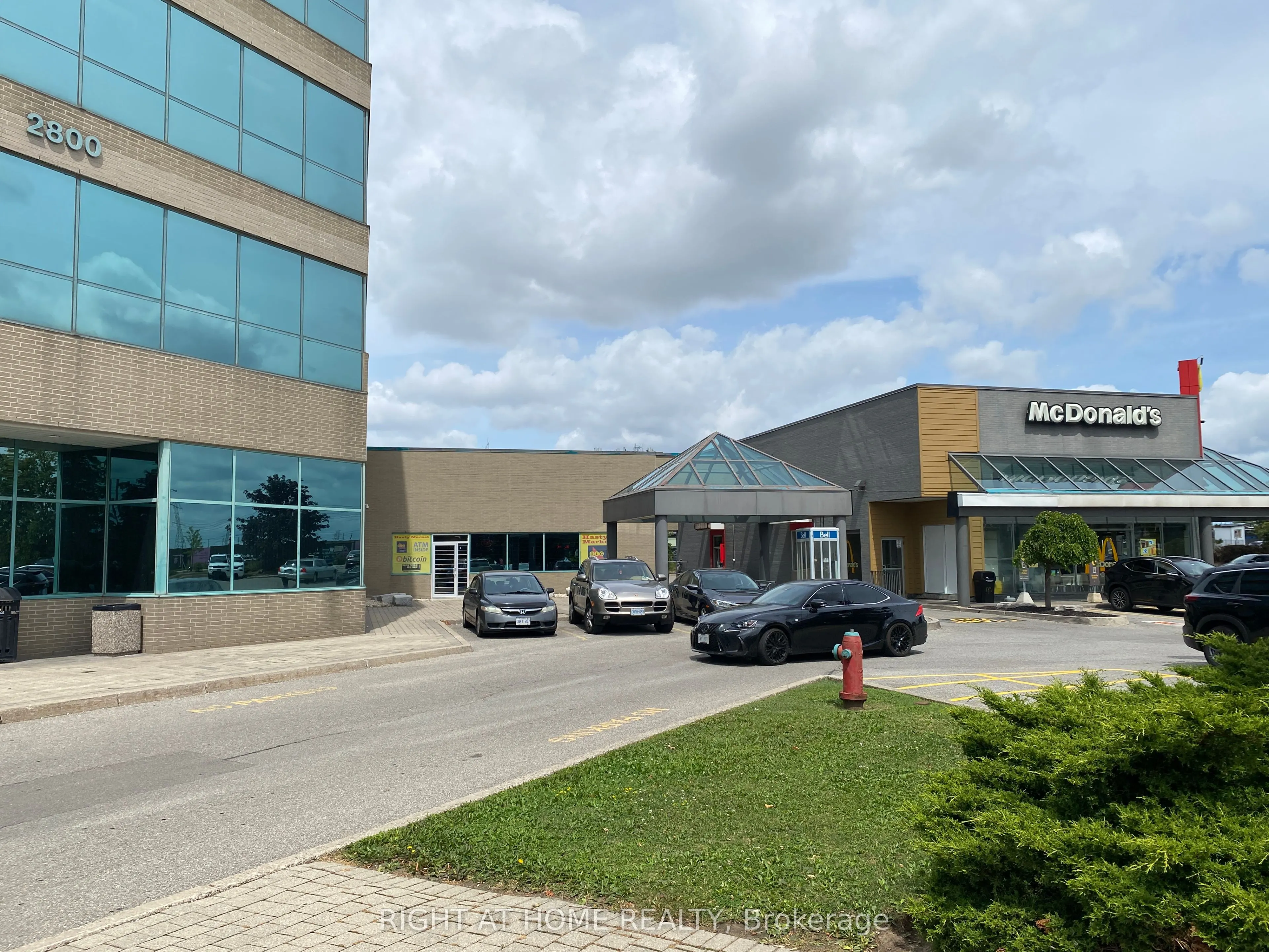 2800 Skymark Avenue, #32