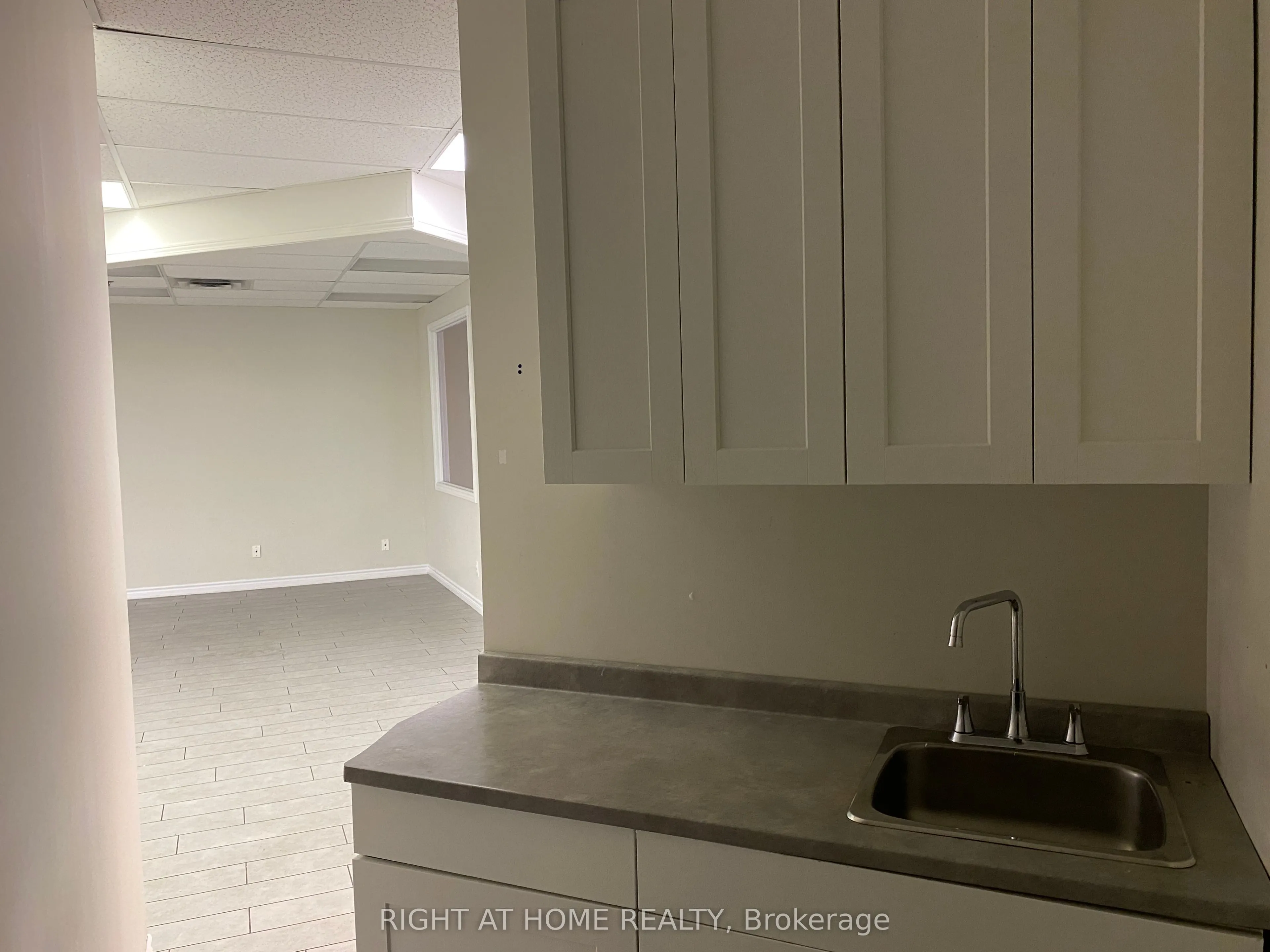 2800 Skymark Avenue, #32