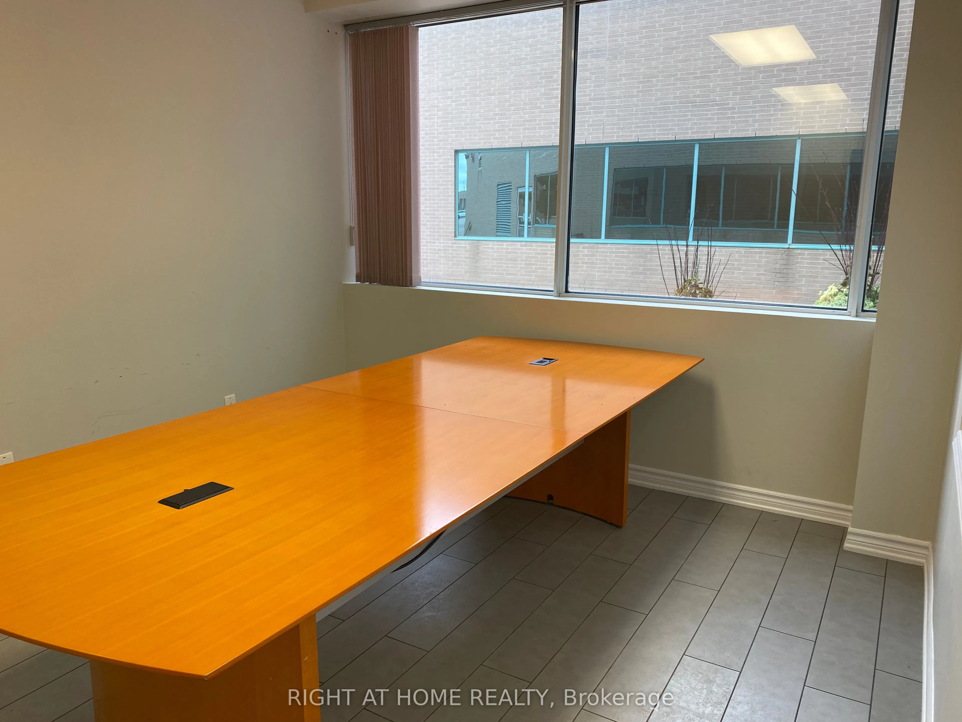 2800 Skymark Avenue, #32