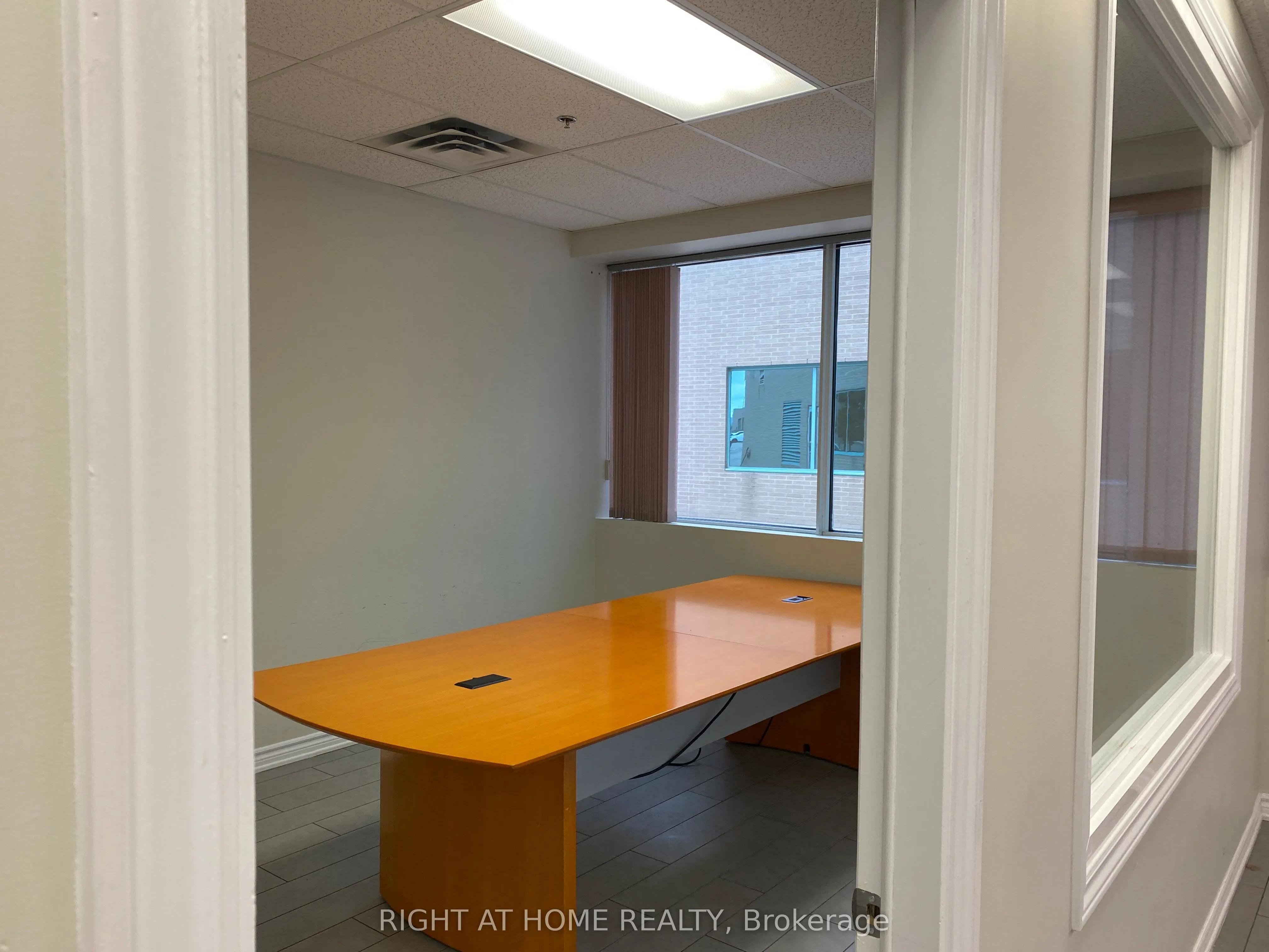 2800 Skymark Avenue, #32