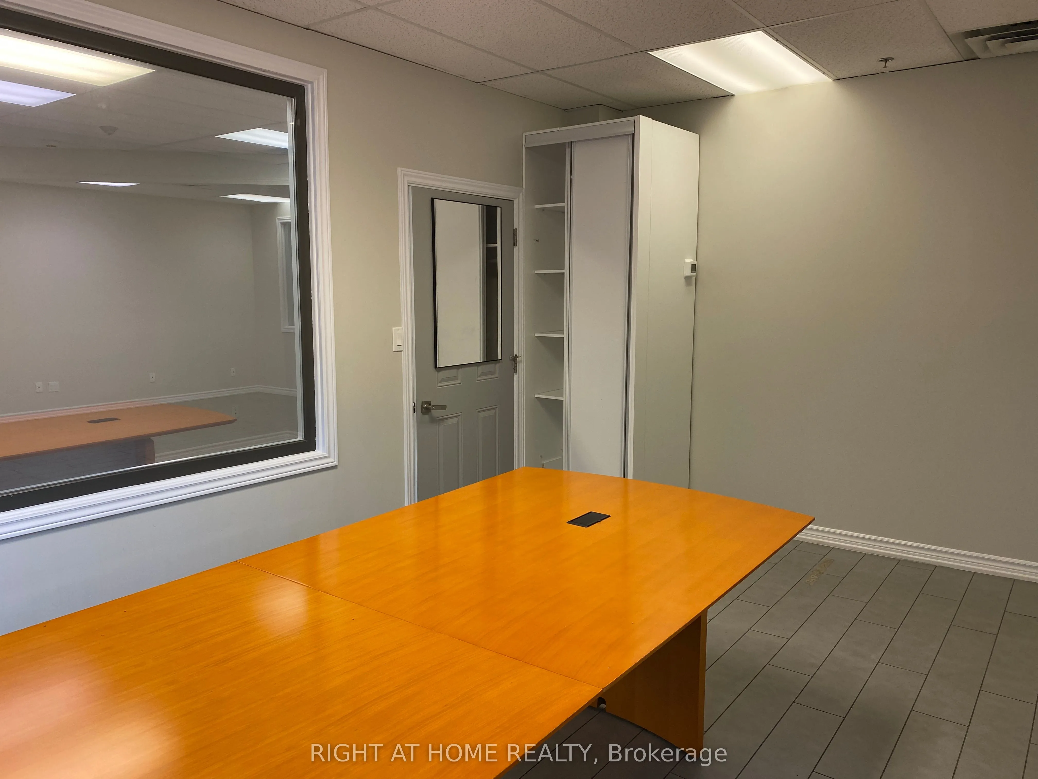 2800 Skymark Avenue, #32
