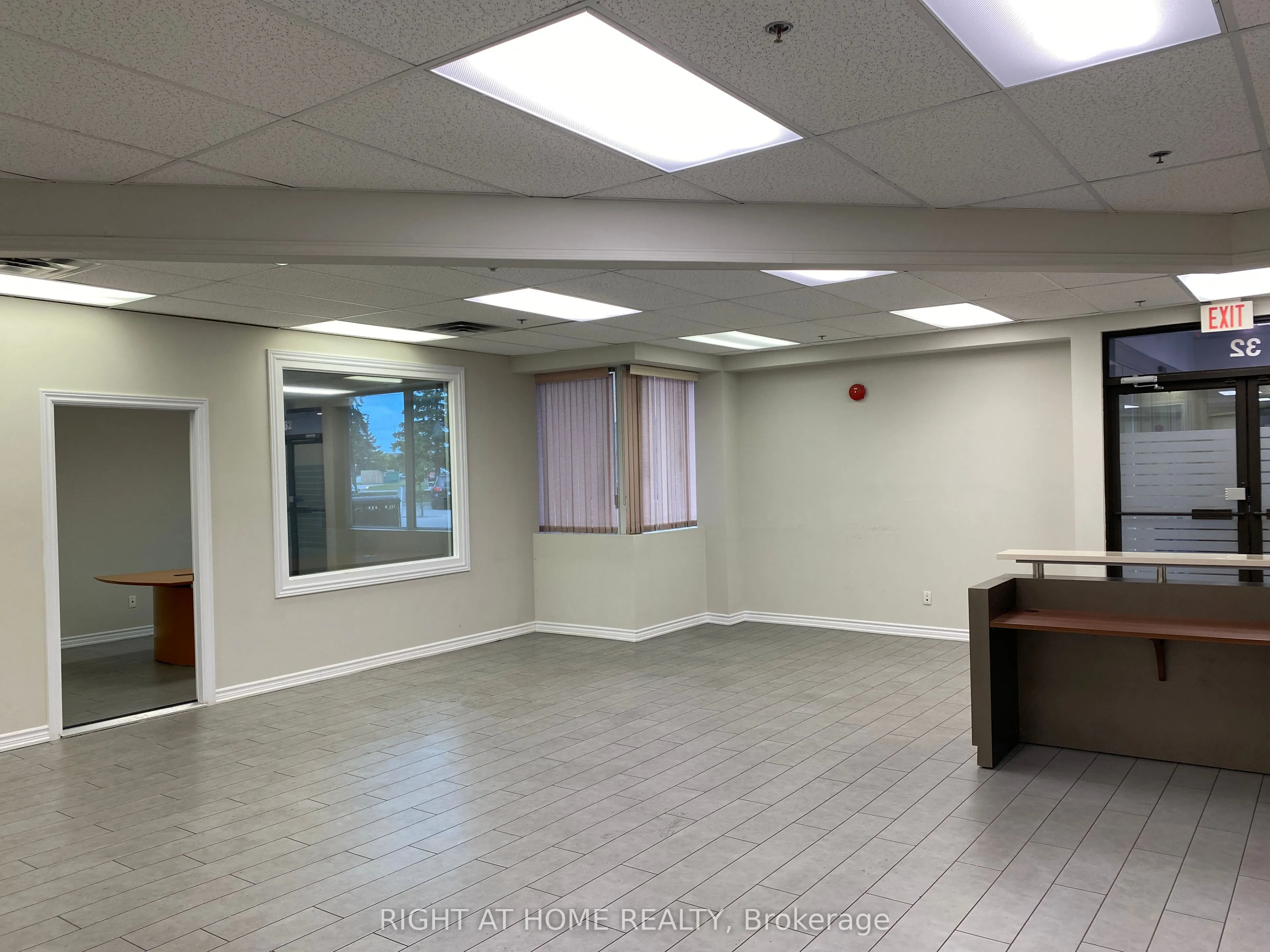 2800 Skymark Avenue, #32