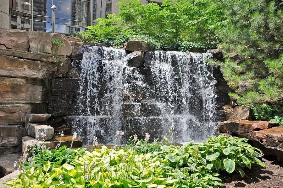 3880 Duke Of York Boulevard, #2807