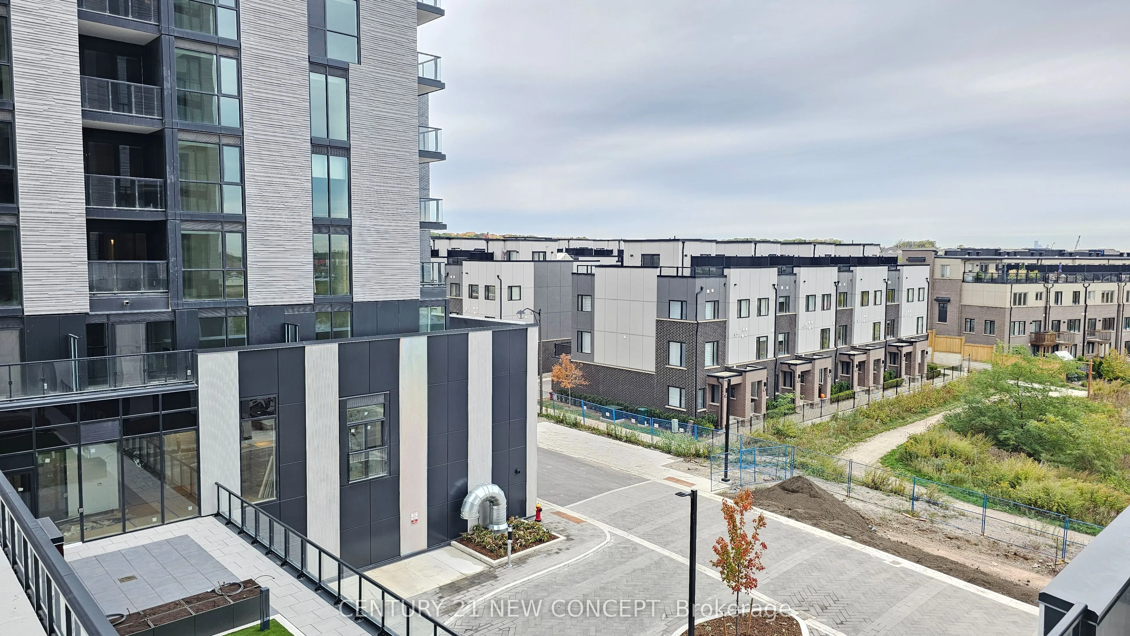 3071 Trafalgar Road, #401
