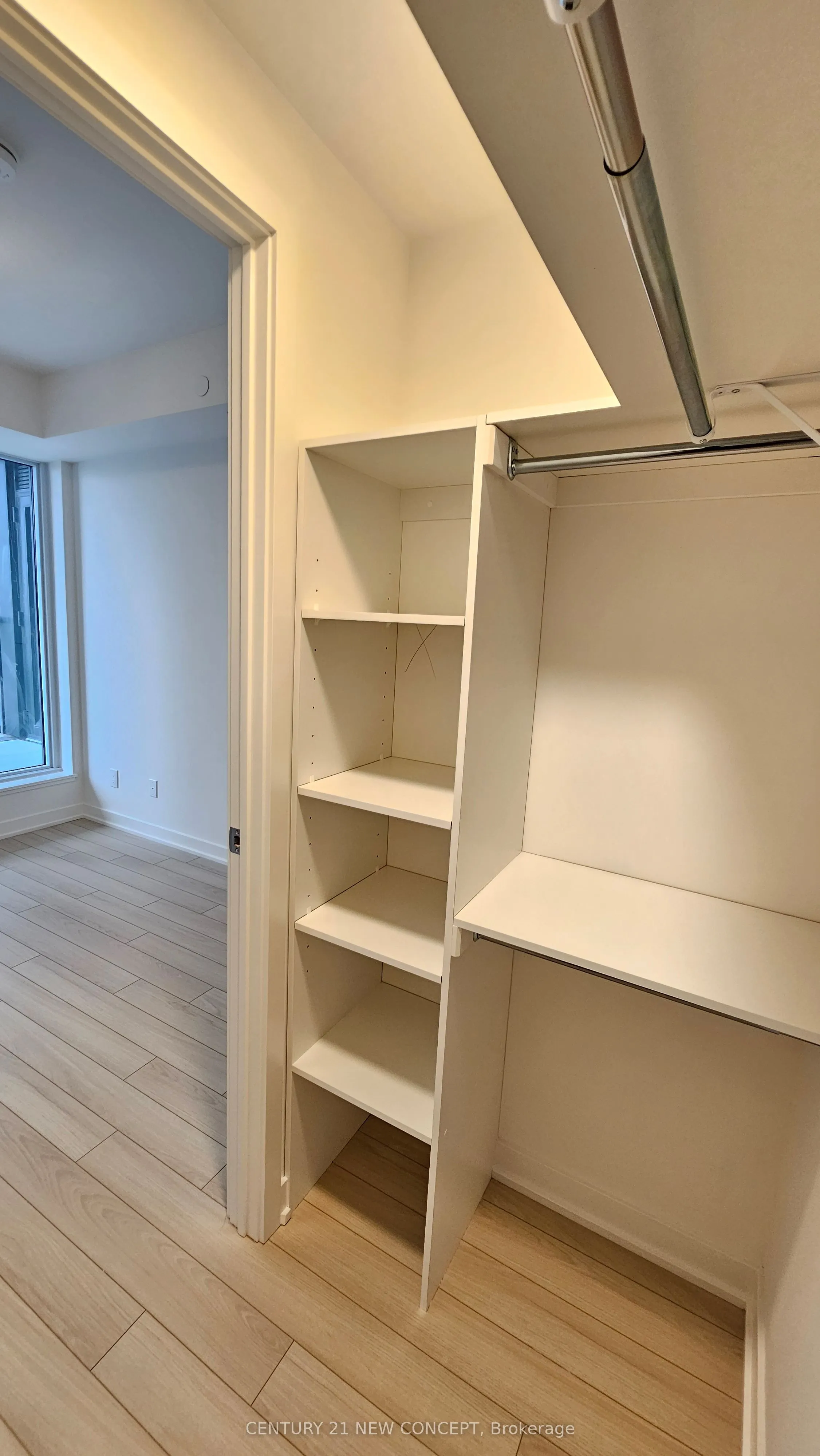 3071 Trafalgar Road, #401