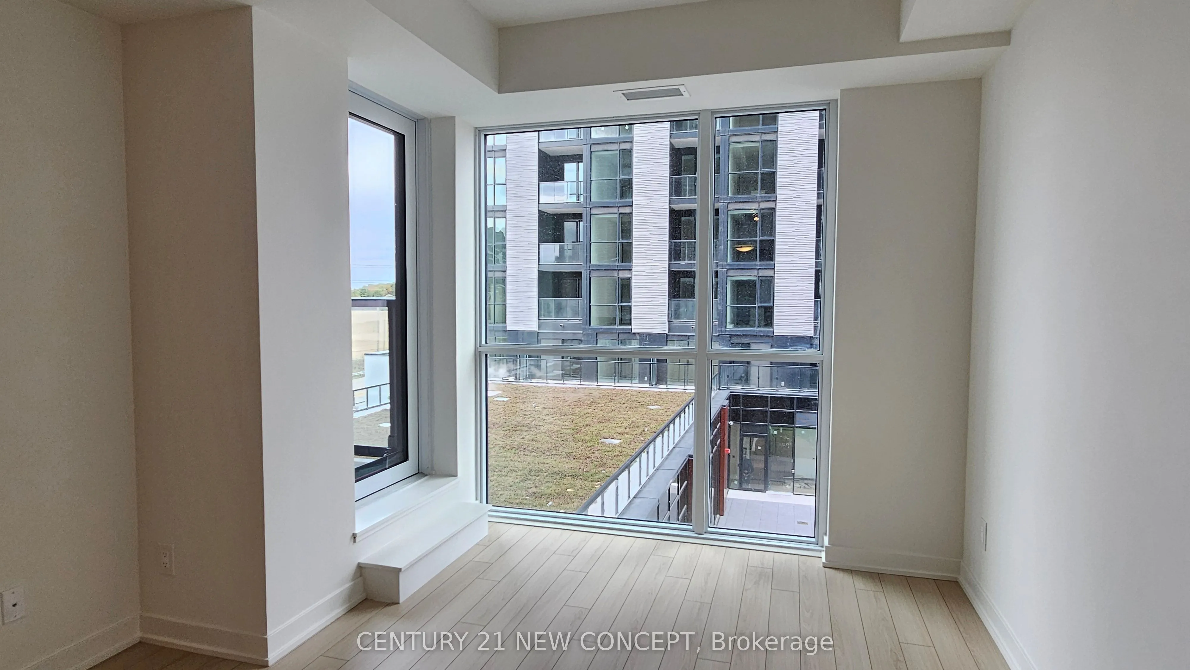 3071 Trafalgar Road, #401