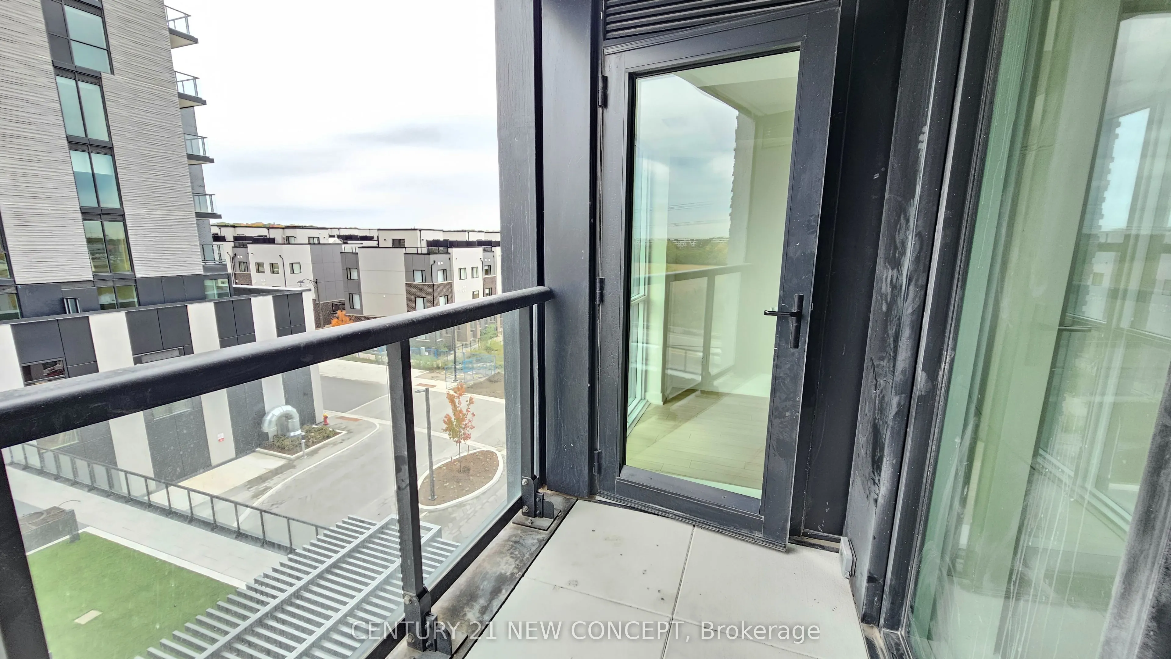 3071 Trafalgar Road, #401