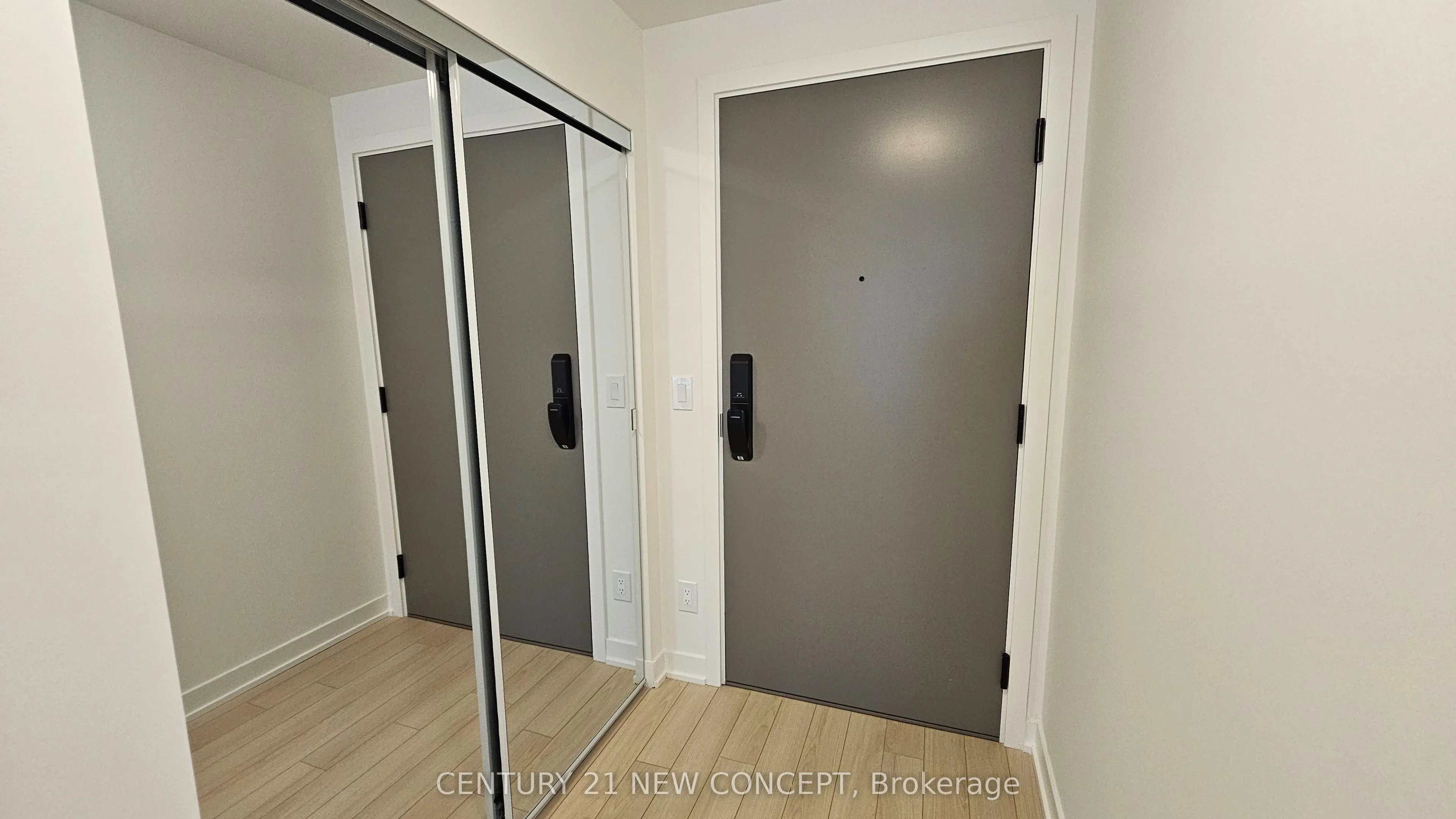3071 Trafalgar Road, #401