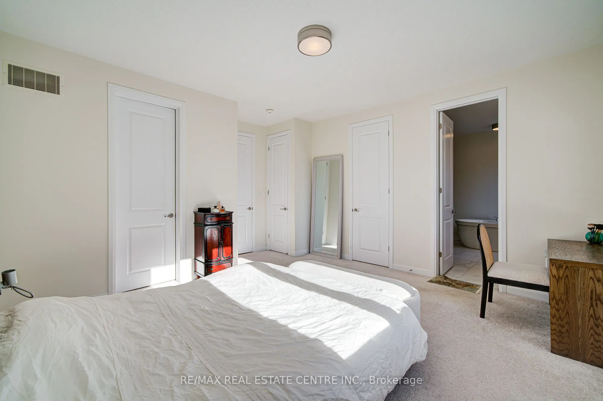 3268 Cloise Way