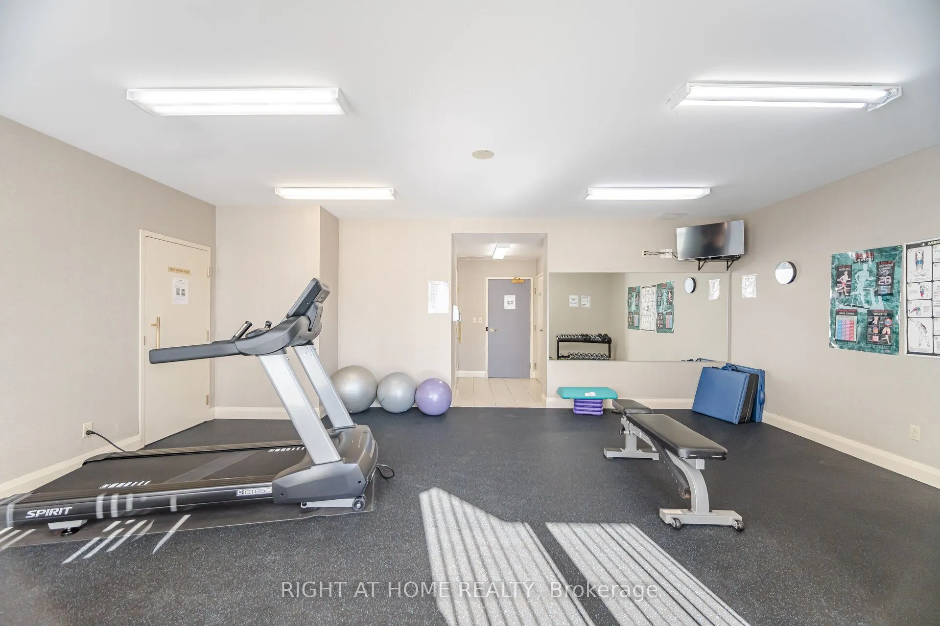 1140 Parkwest Place, #605
