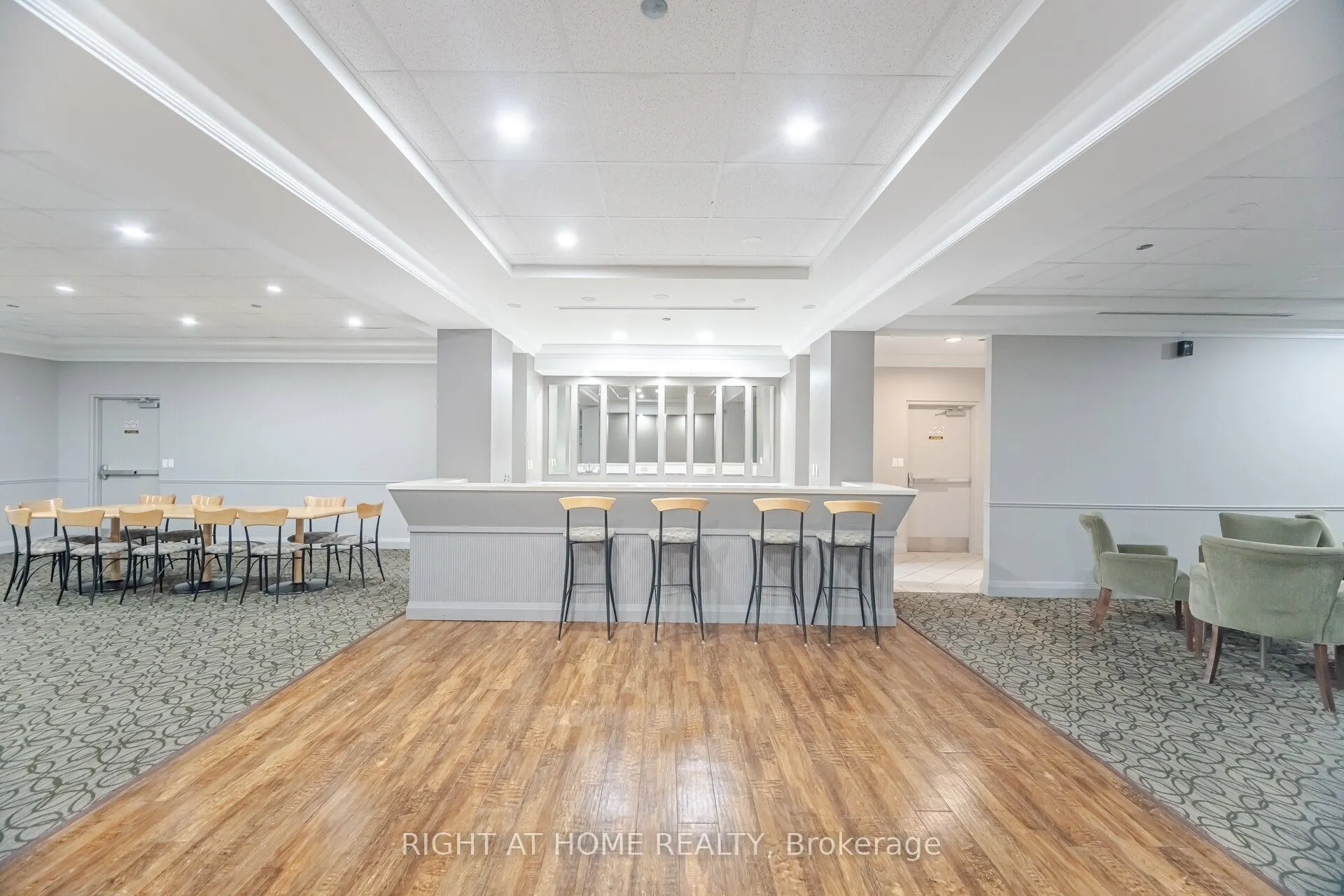 1140 Parkwest Place, #605